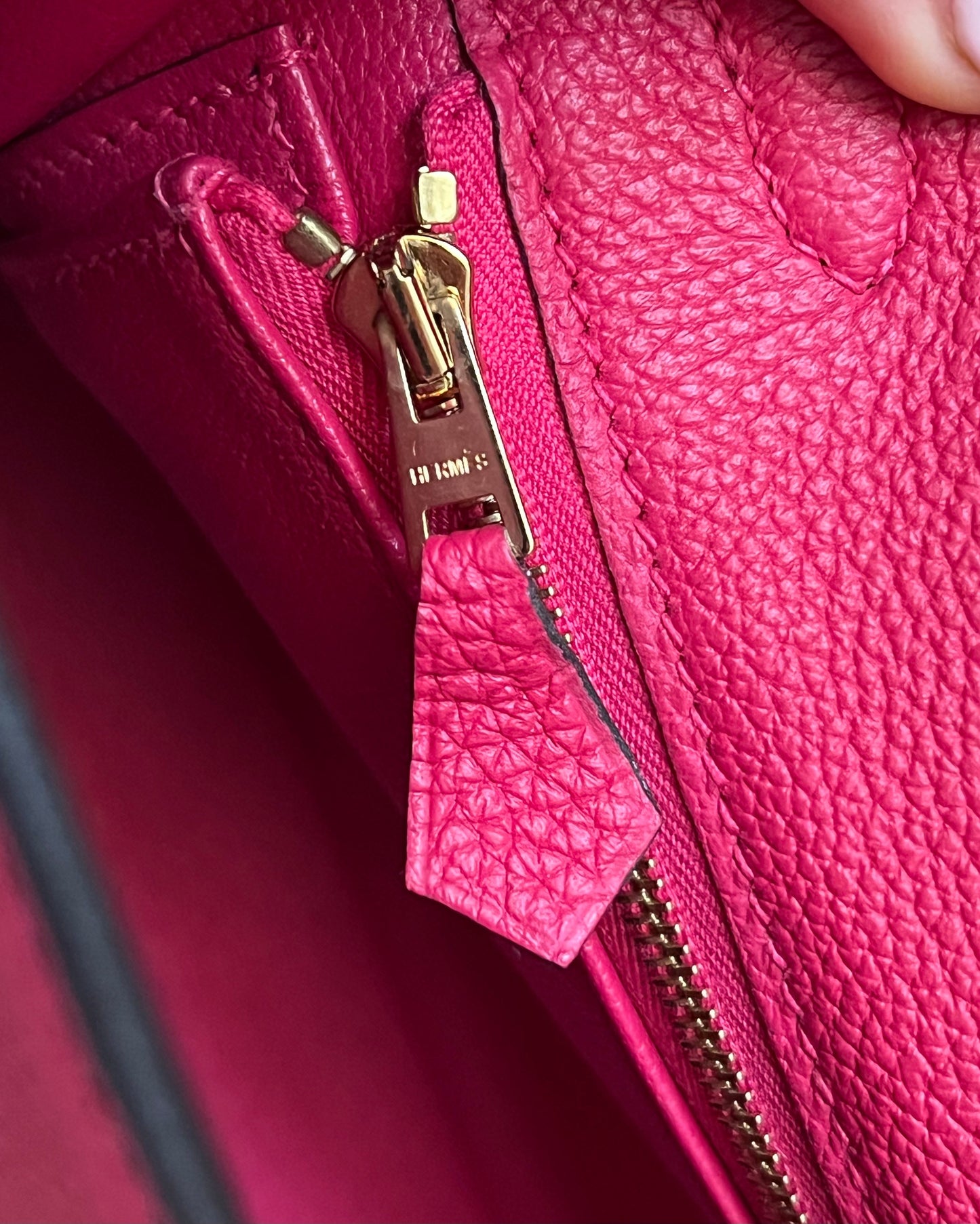 HERMÈS KELLY 25 CLEMENCE LEATHER BAG IN ROSE EXTREME