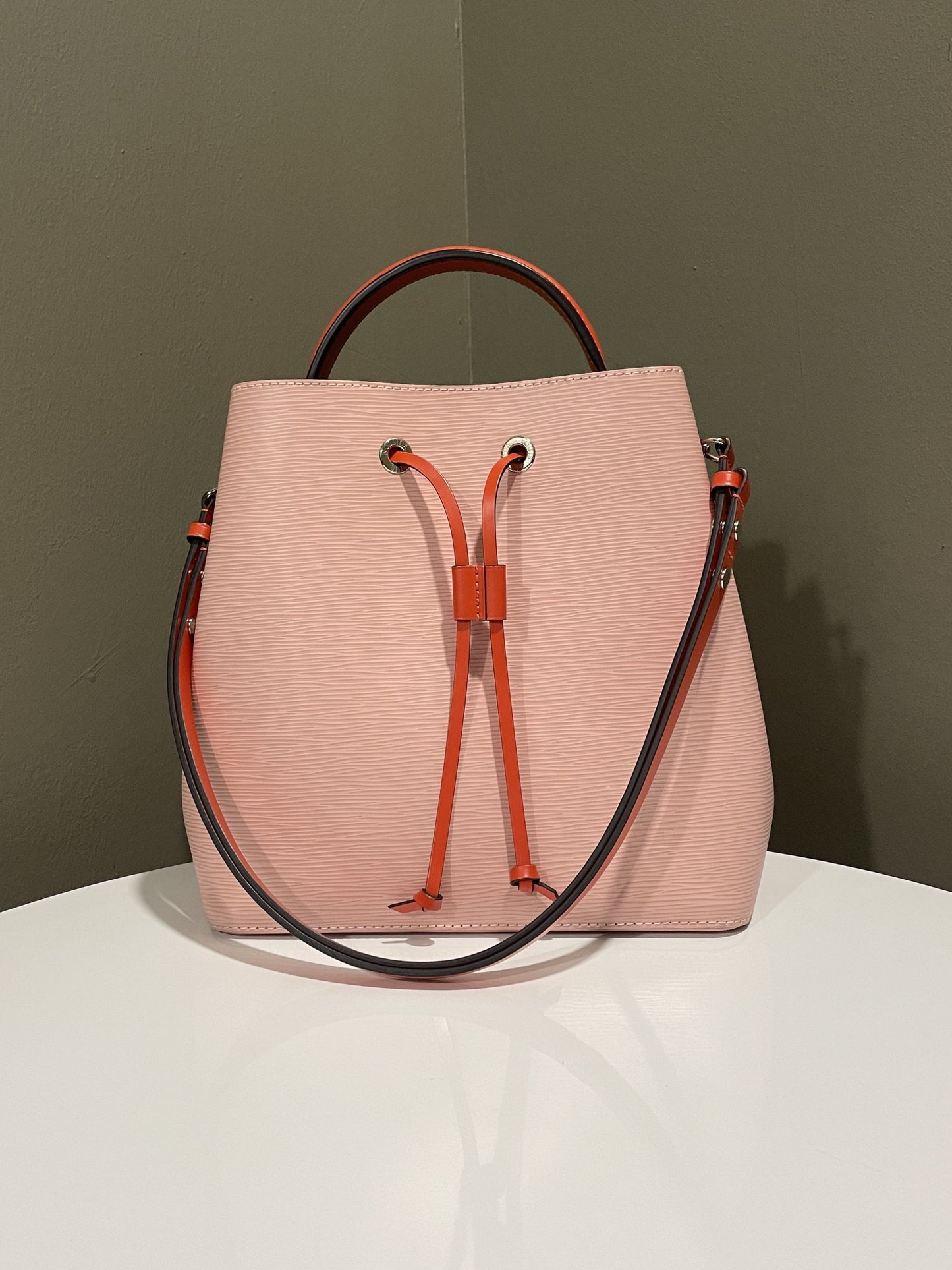 Louis Vuitton Neonoe MM Rose Ballerine / Orange Epi