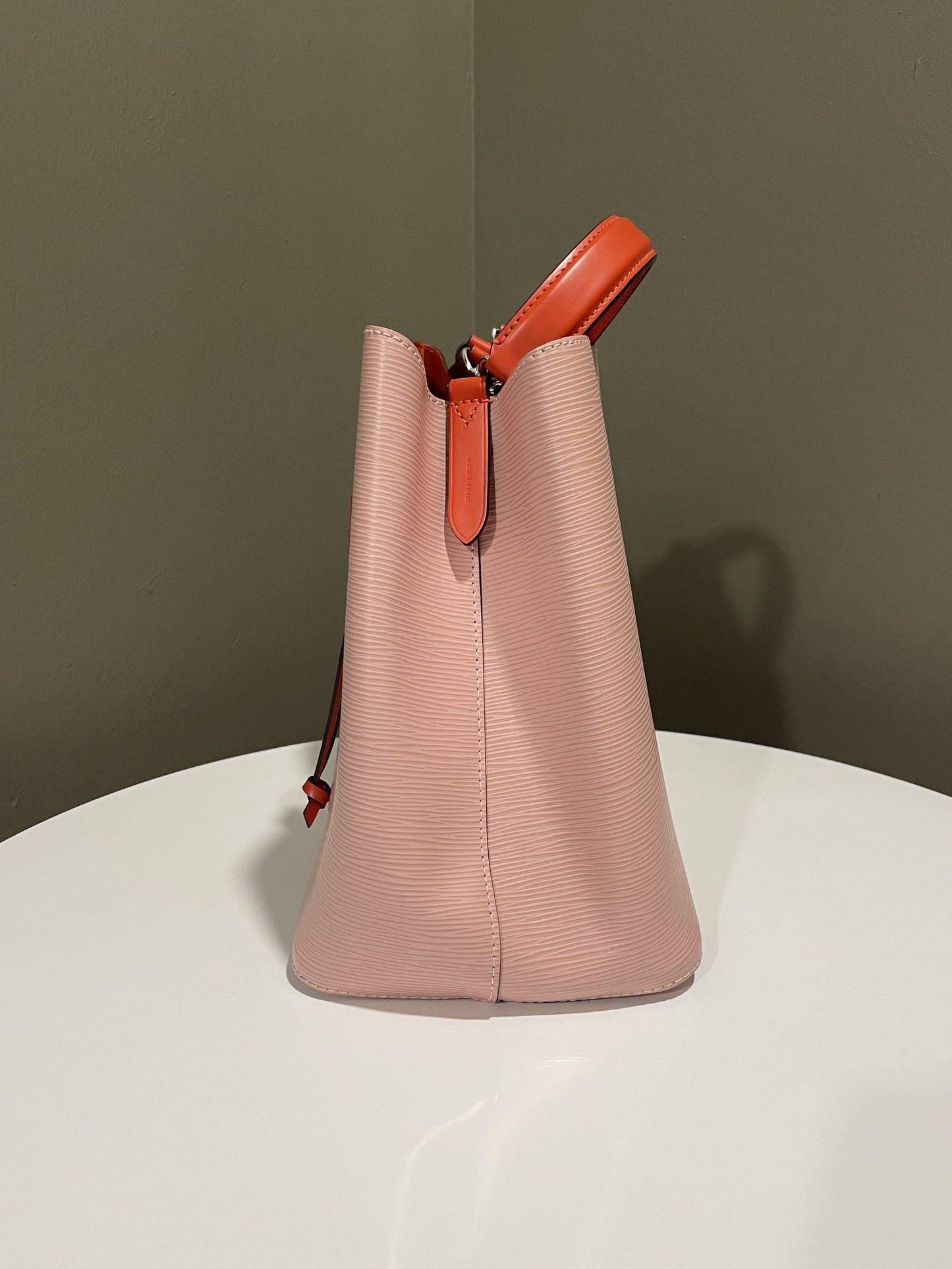 Louis Vuitton Neonoe MM Rose Ballerine / Orange Epi