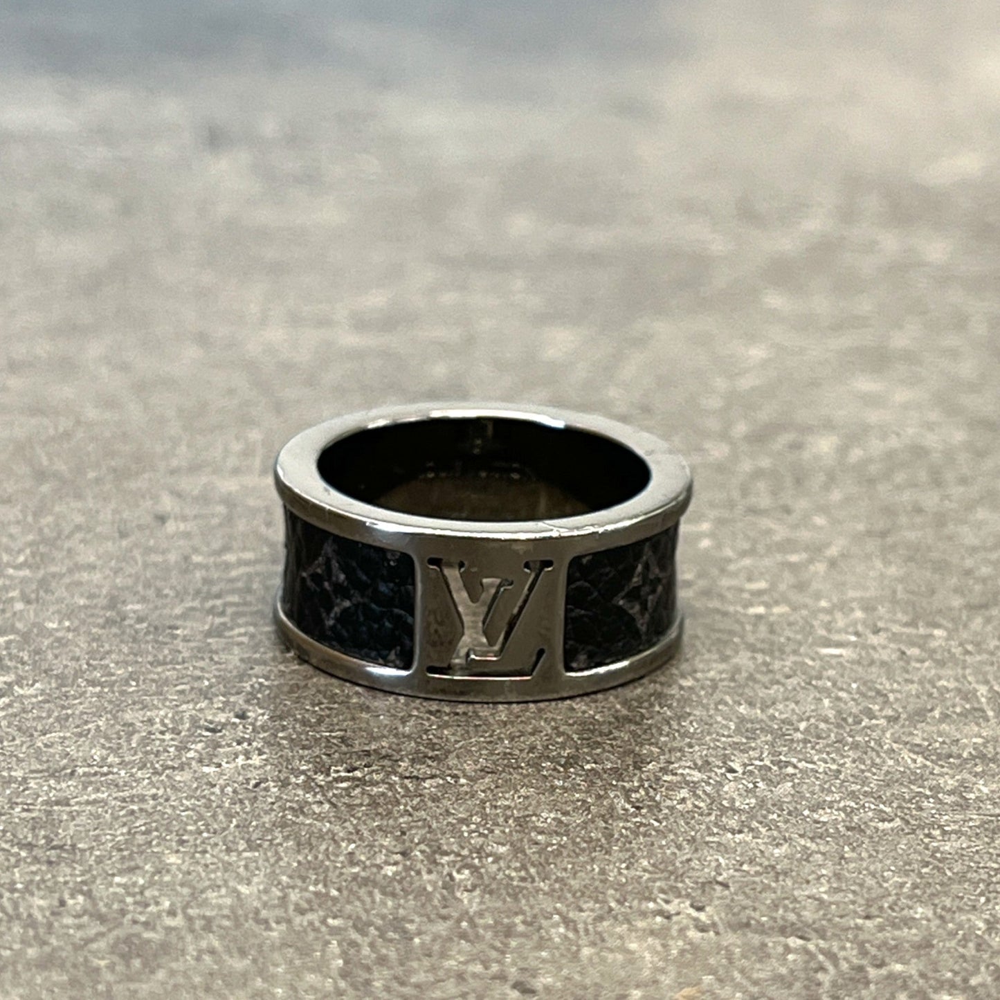 Men's Monogram Logo Ring Black Size M