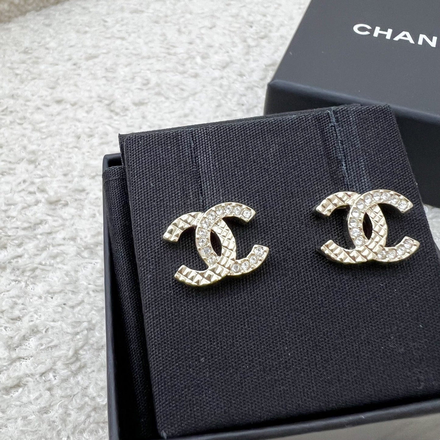 GLM-23K GLM- Logo Earring with Diamantes in LGHW