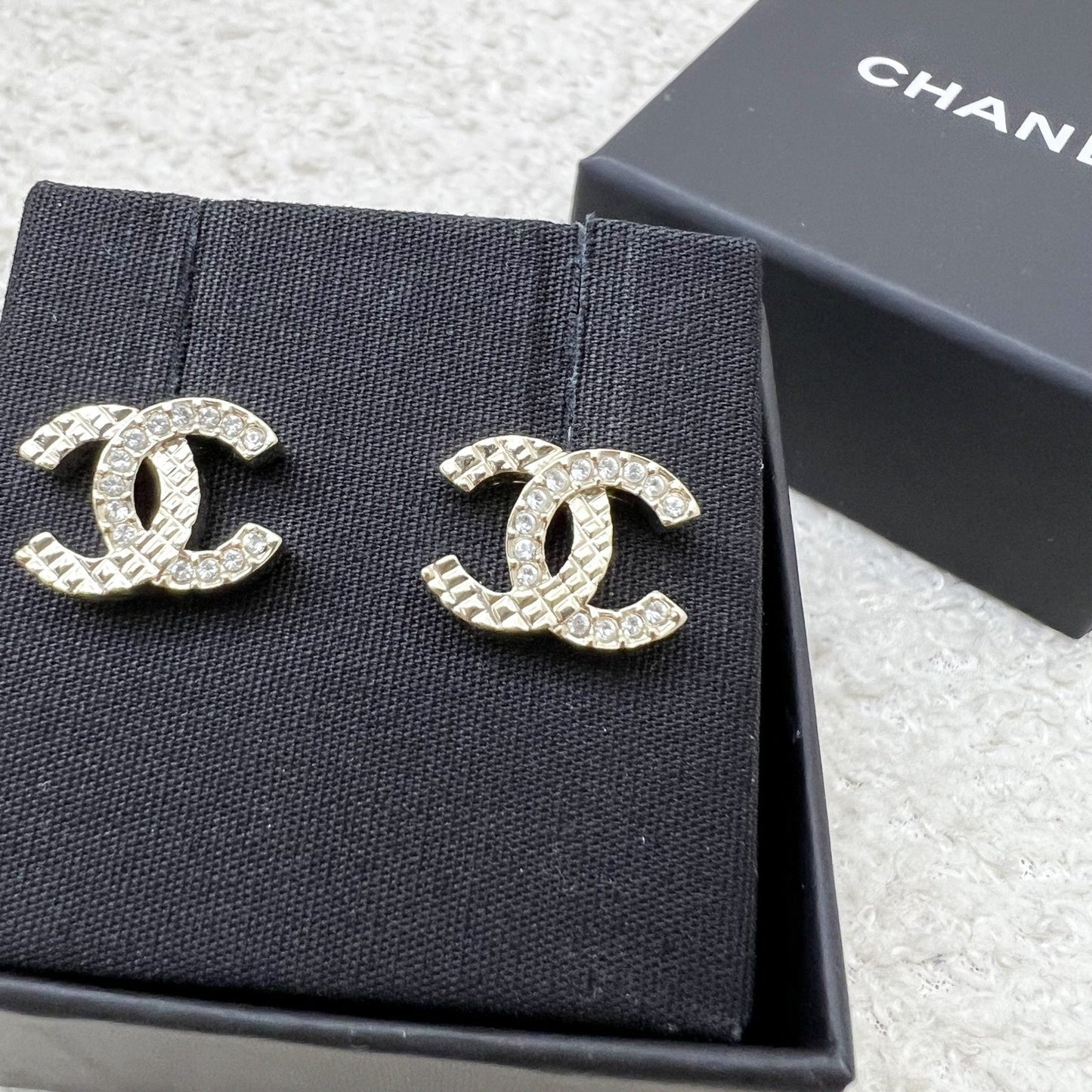 GLM-23K GLM- Logo Earring with Diamantes in LGHW