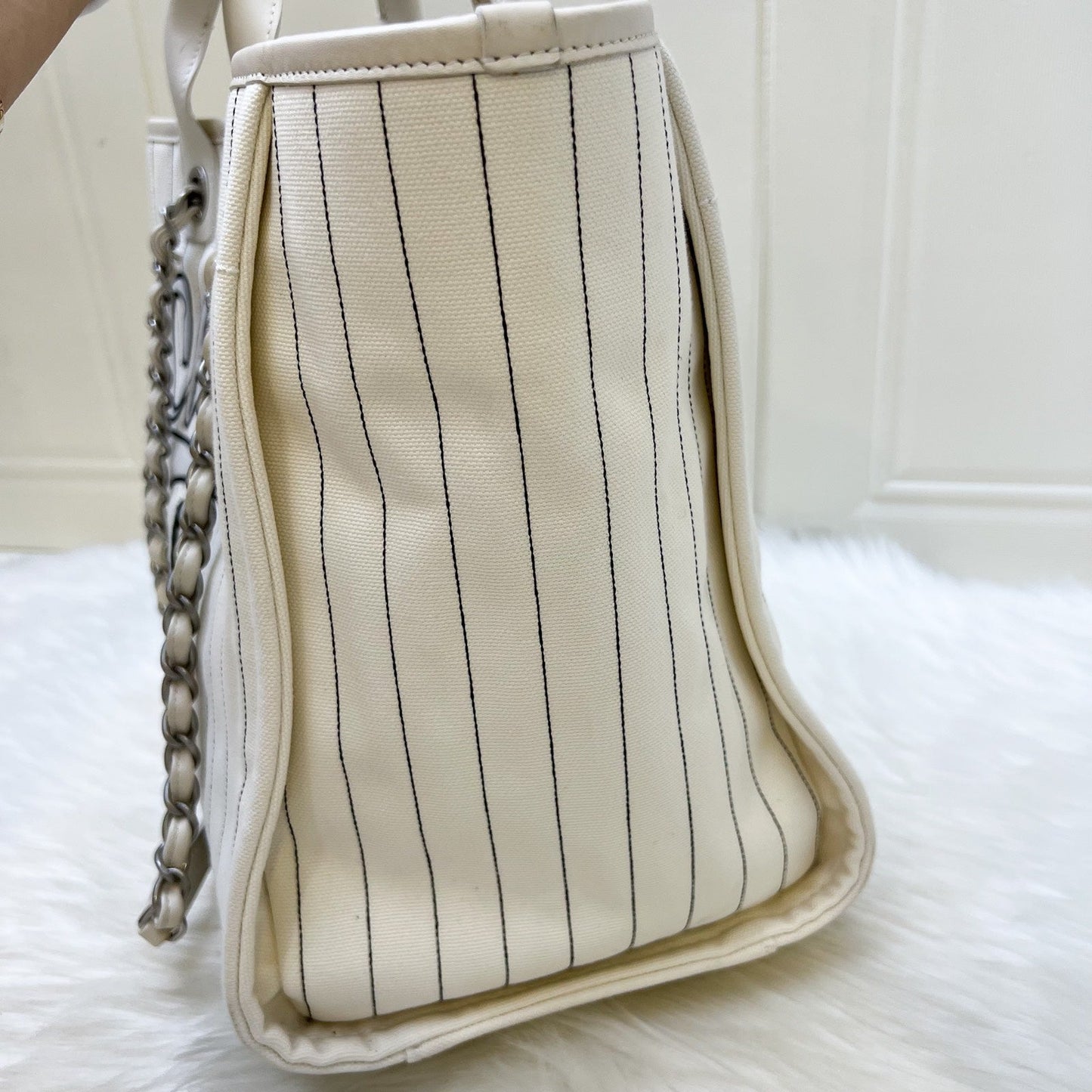 GLM-Medium / Large Deauville Tote in White Striped Fabric and LGHW