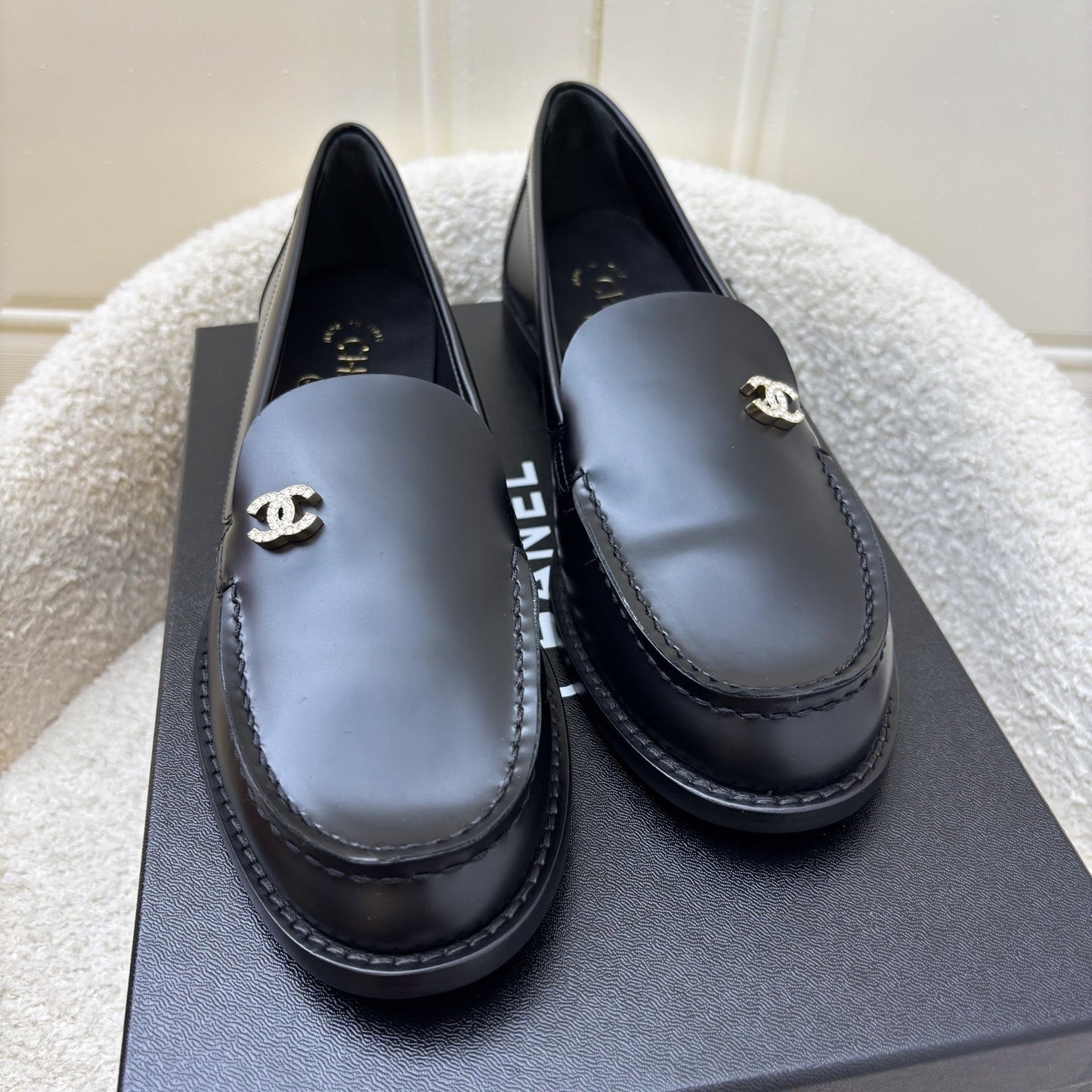 GLM-25P Mocassins with Diamantes Studded GLM- Logo in Black Smooth Calfskin