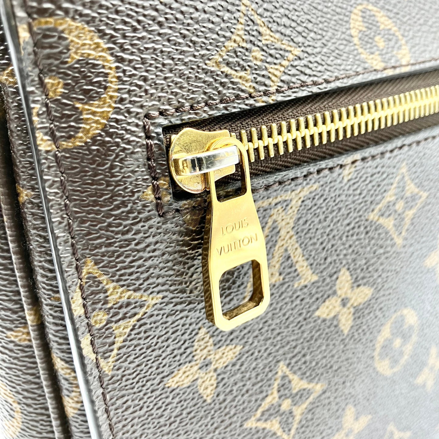 LOUIS VUITTON Monogram Metis