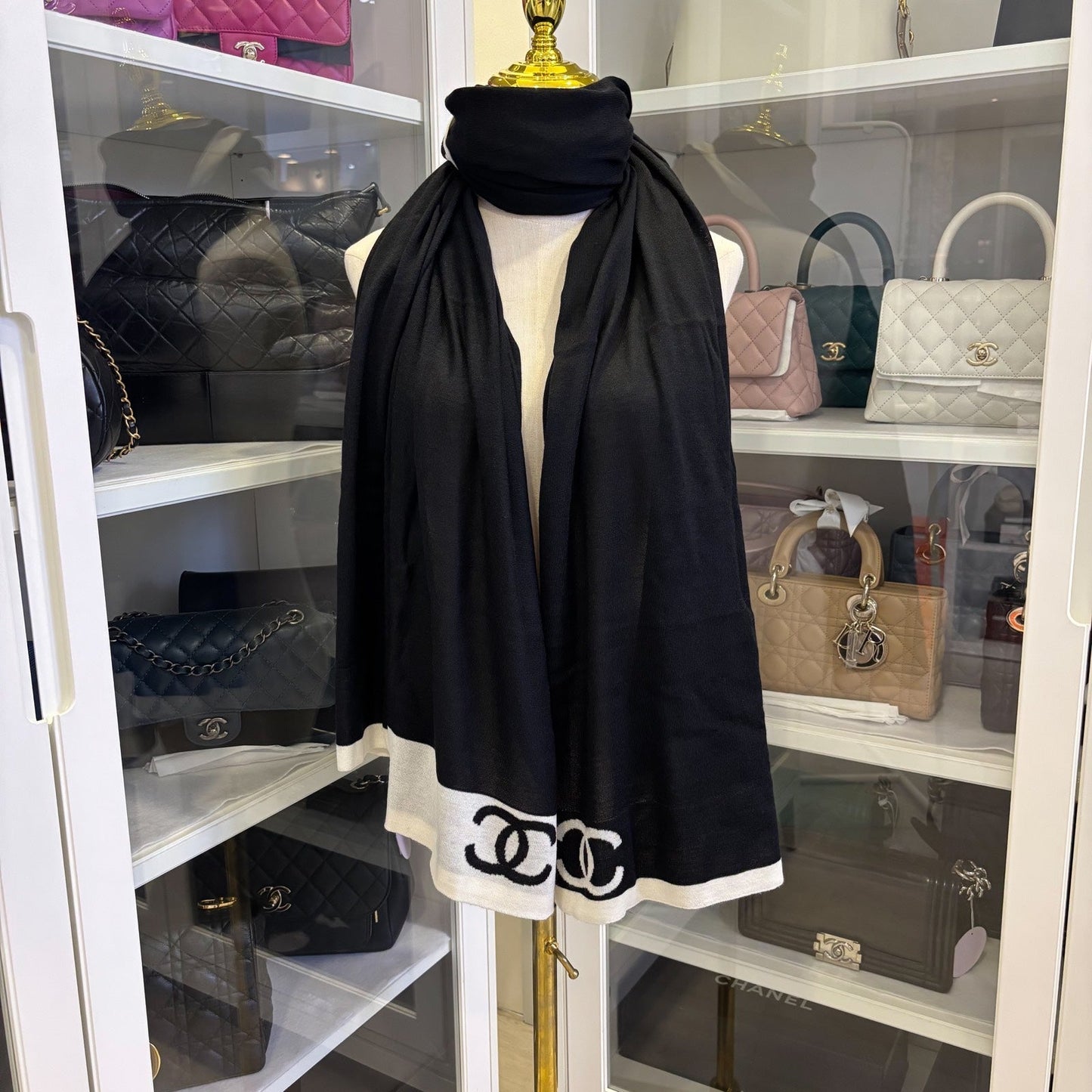 GLM-4 Piece Travel Set with Pouch, Shawl, Socks and Eye Shield in Black and White Cashmere / Wool / Silk