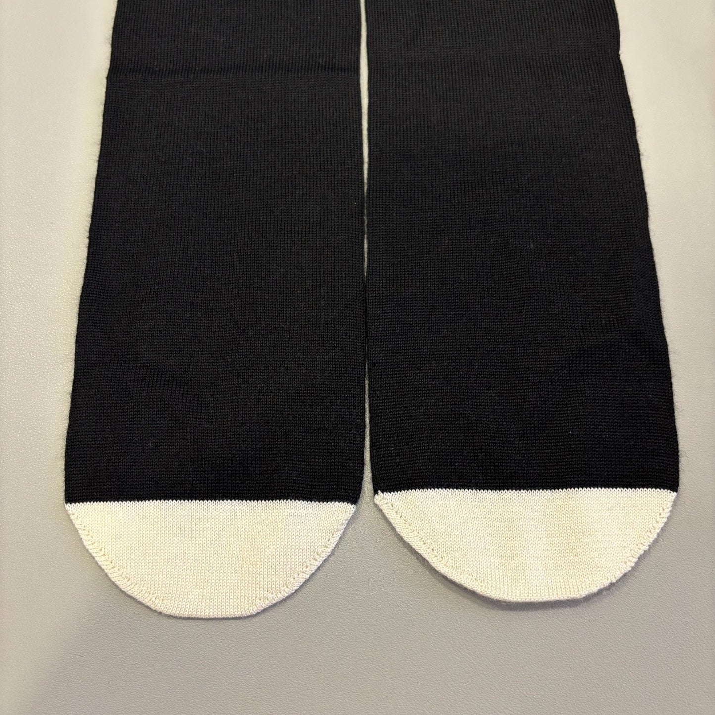 GLM-4 Piece Travel Set with Pouch, Shawl, Socks and Eye Shield in Black and White Cashmere / Wool / Silk