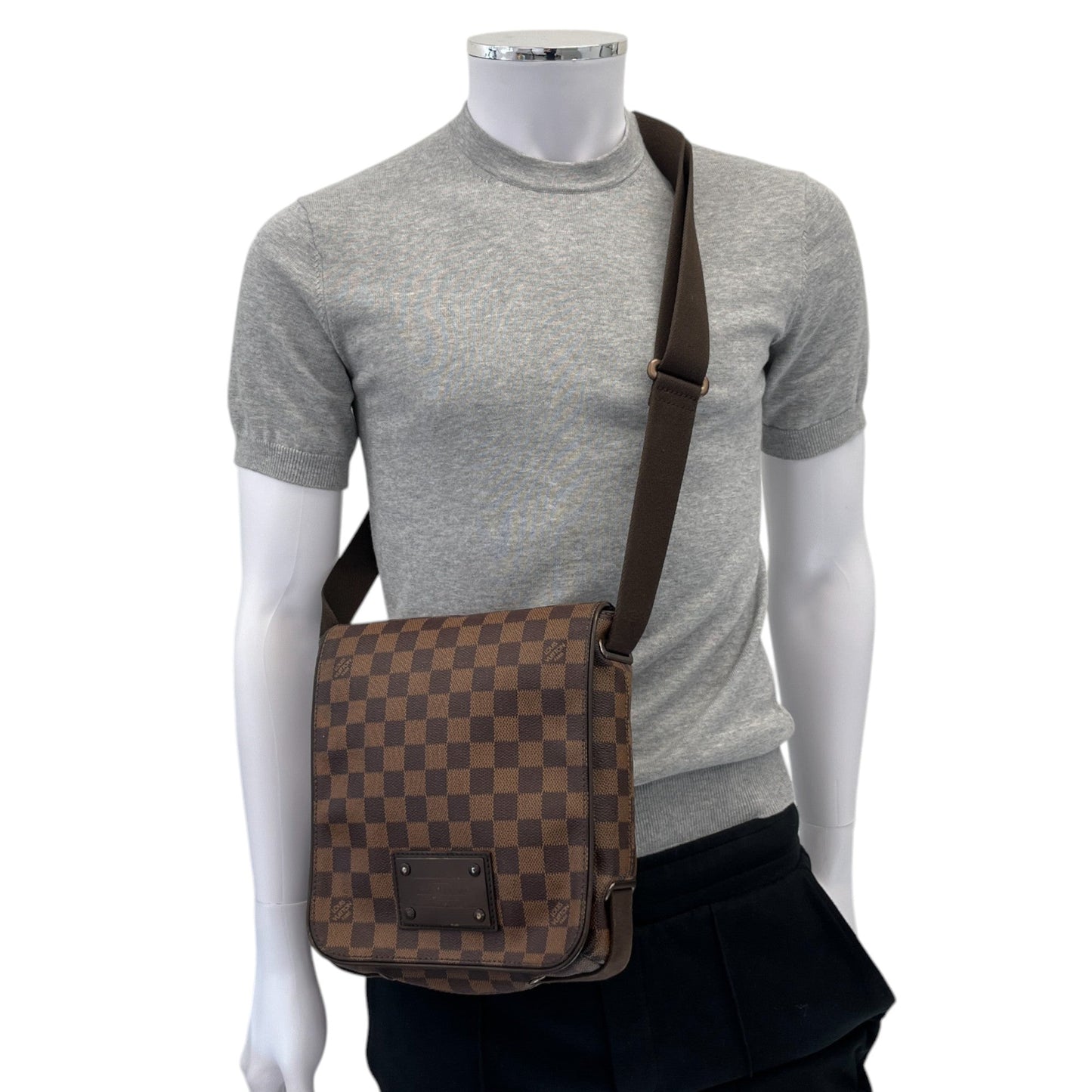 Men's Damier Ebene Brooklyn Pm Messenger Bag Brown