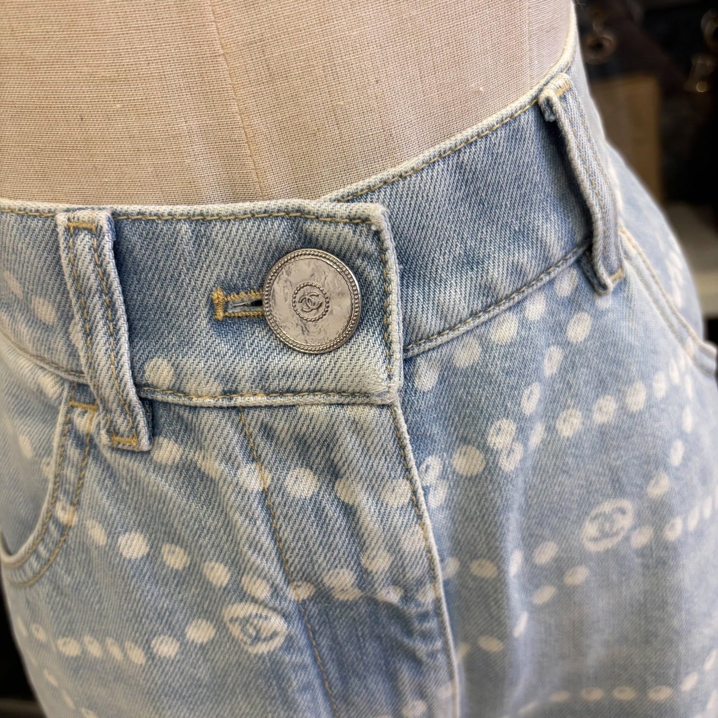 GLM-Washed Light Denim Jeans with Pearl Chain Print in Size 38