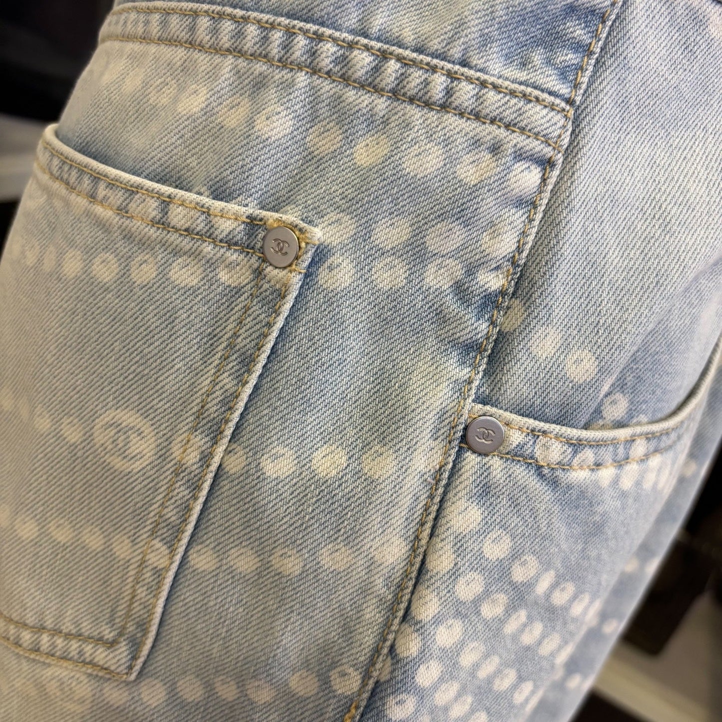 GLM-Washed Light Denim Jeans with Pearl Chain Print in Size 38