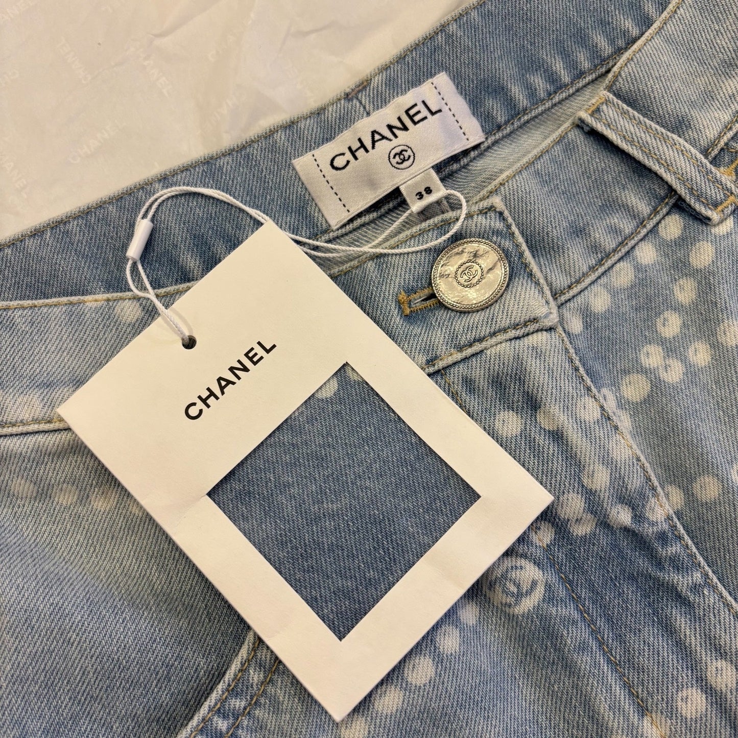 GLM-Washed Light Denim Jeans with Pearl Chain Print in Size 38