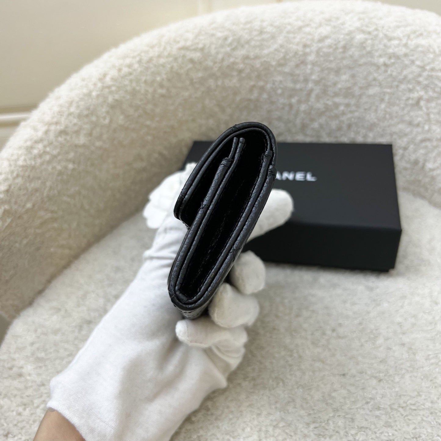 GLM-Classic Snap Card Holder in Black Caviar and GHW