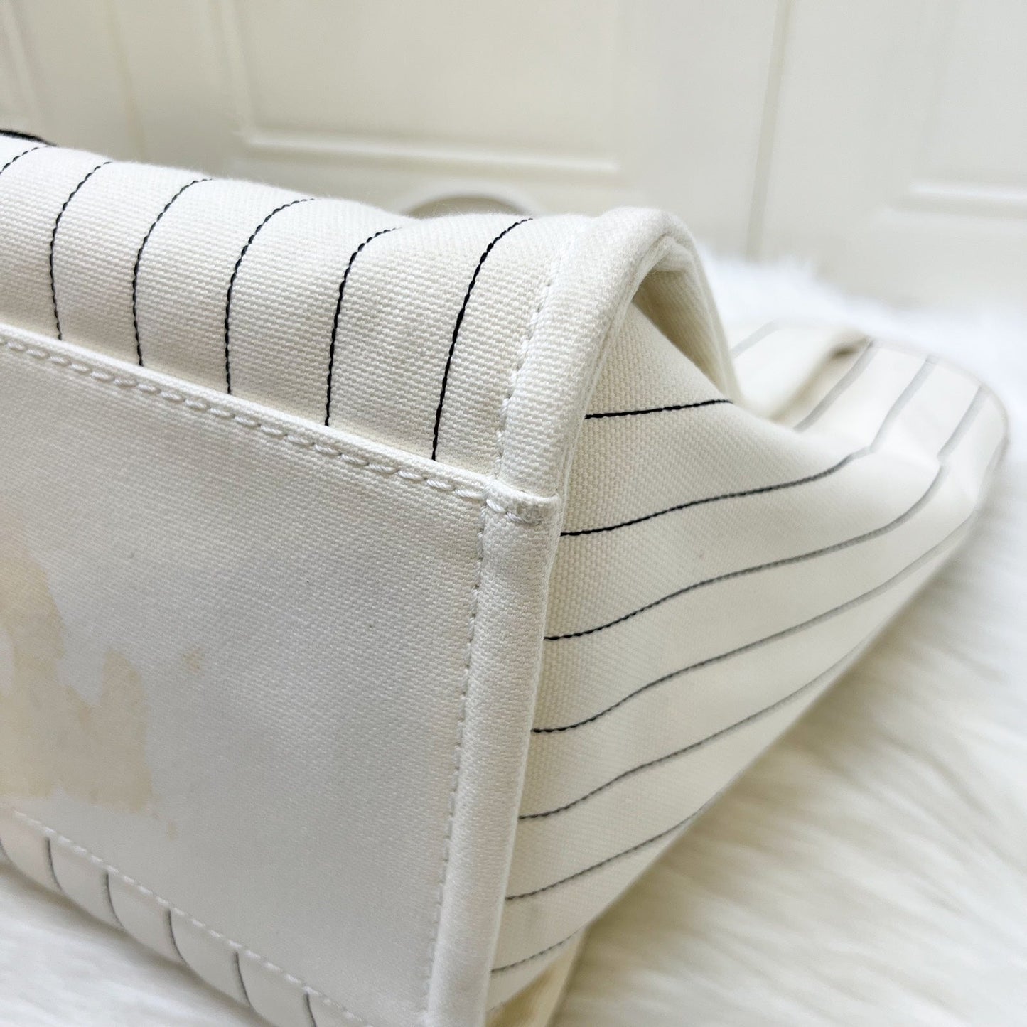 GLM-Medium / Large Deauville Tote in White Striped Fabric and LGHW