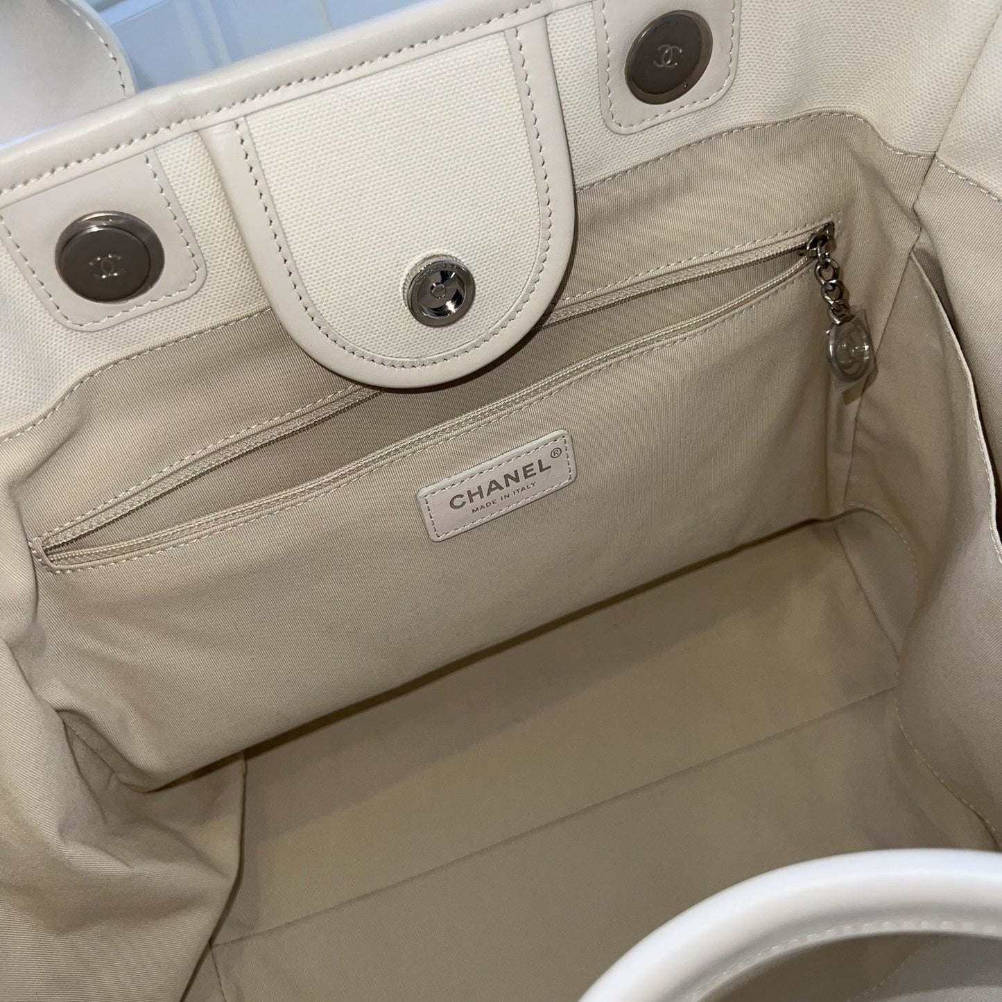 GLM-Medium / Large Deauville Tote in White Striped Fabric and LGHW