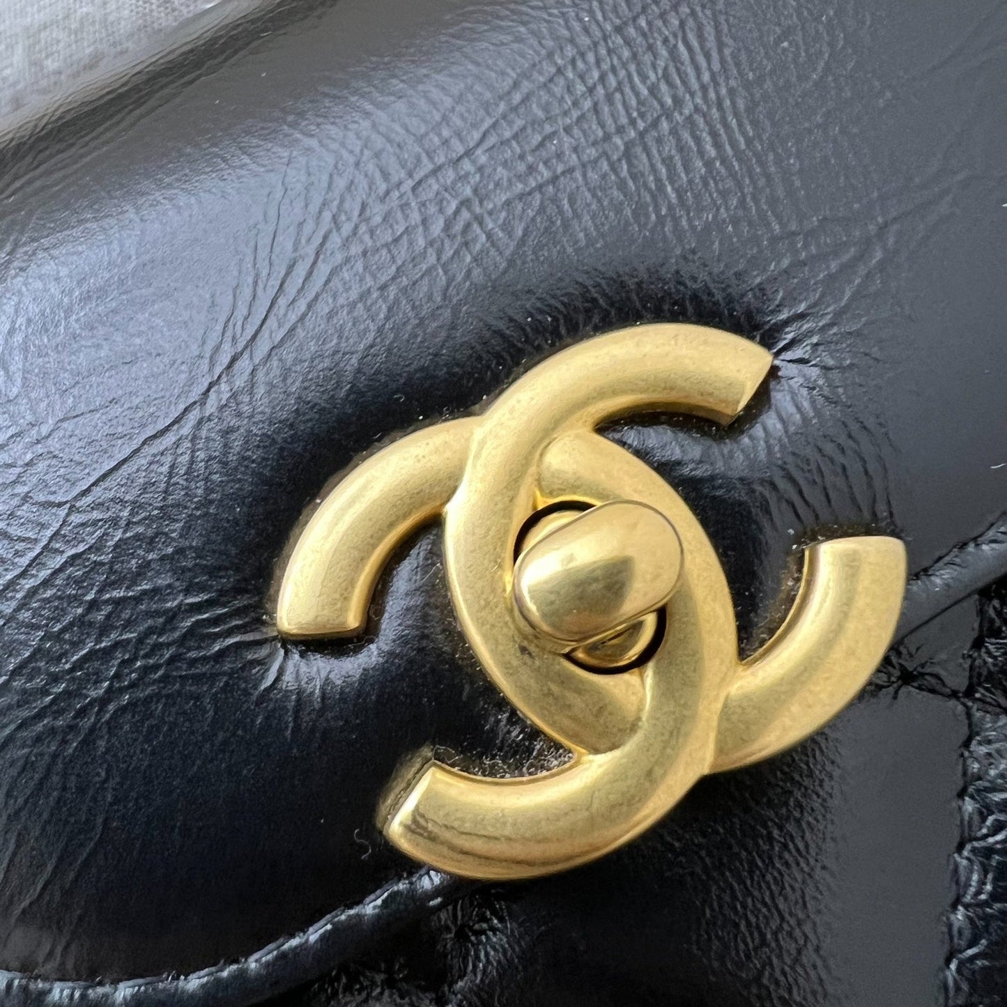 GLM-Mini / Small Kelly Bag in 25C Black Shiny Distressed Calfskin and AGHW