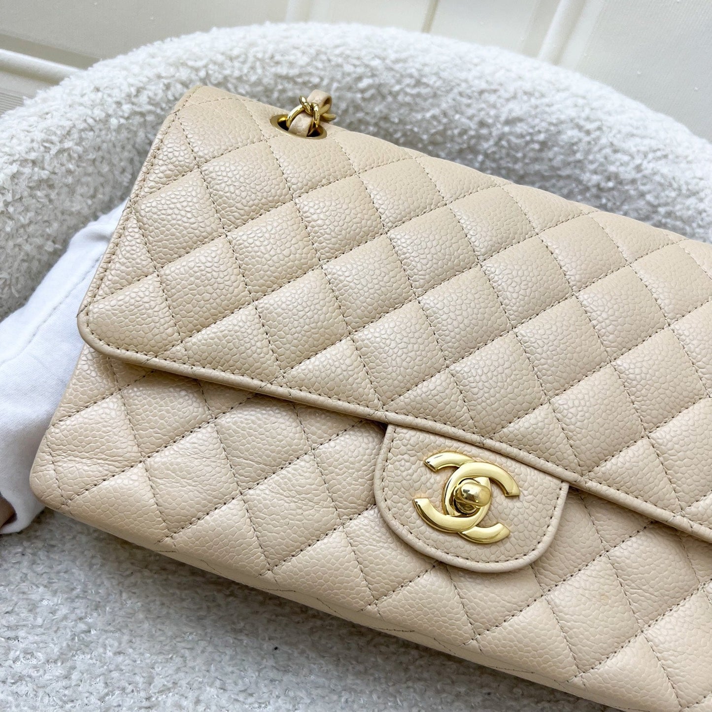 GLM-Medium Classic Flap CF in Beige Caviar and GHW