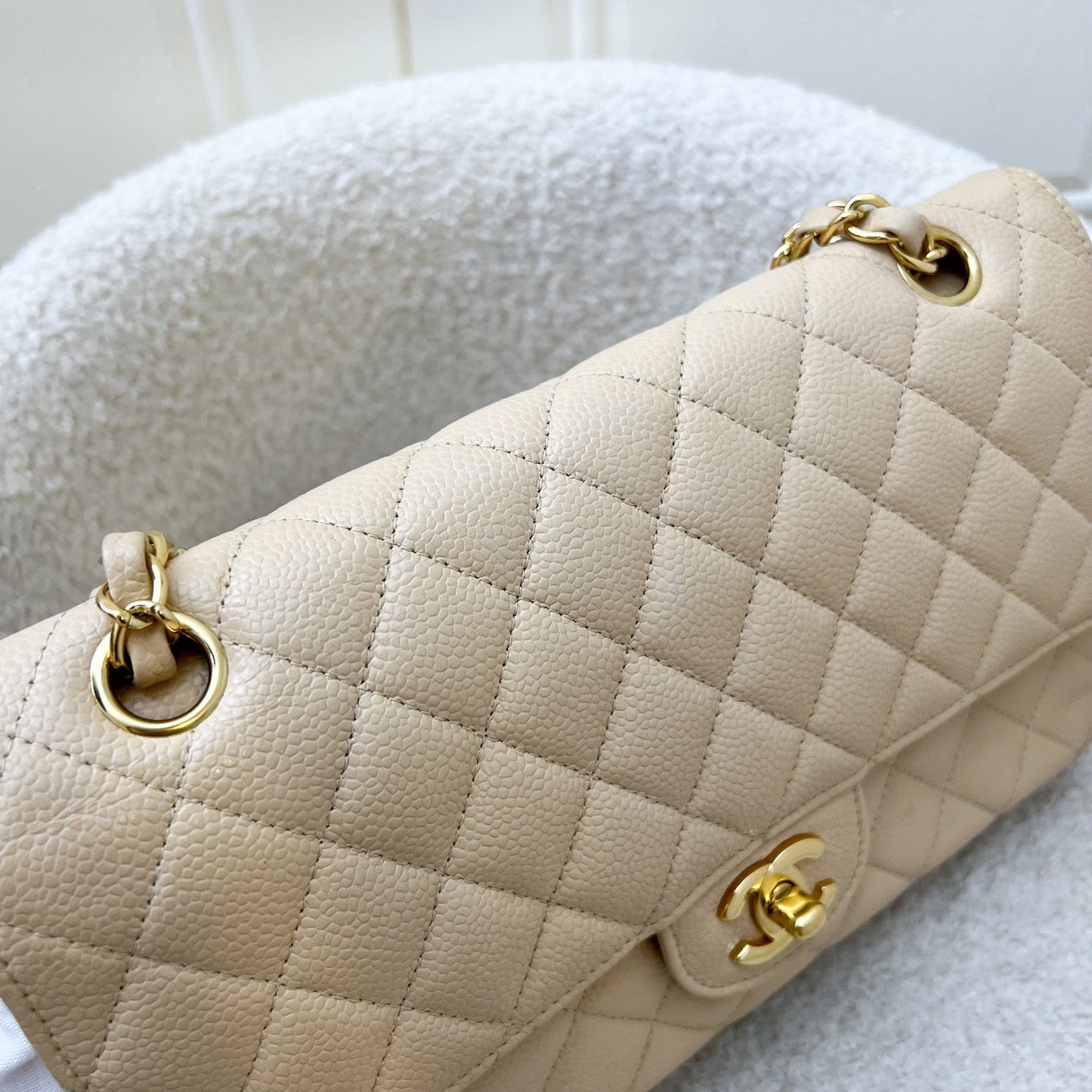 GLM-Medium Classic Flap CF in Beige Caviar and GHW