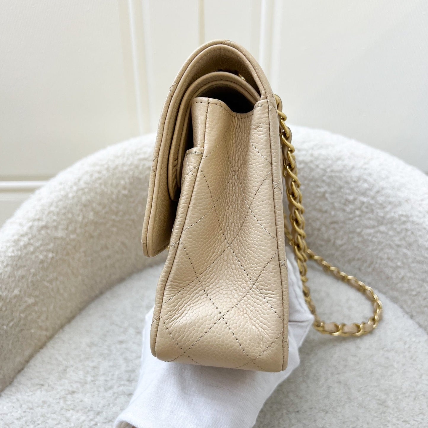 GLM-Medium Classic Flap CF in Beige Caviar and GHW