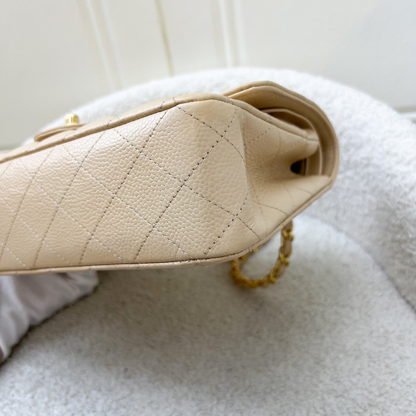 GLM-Medium Classic Flap CF in Beige Caviar and GHW