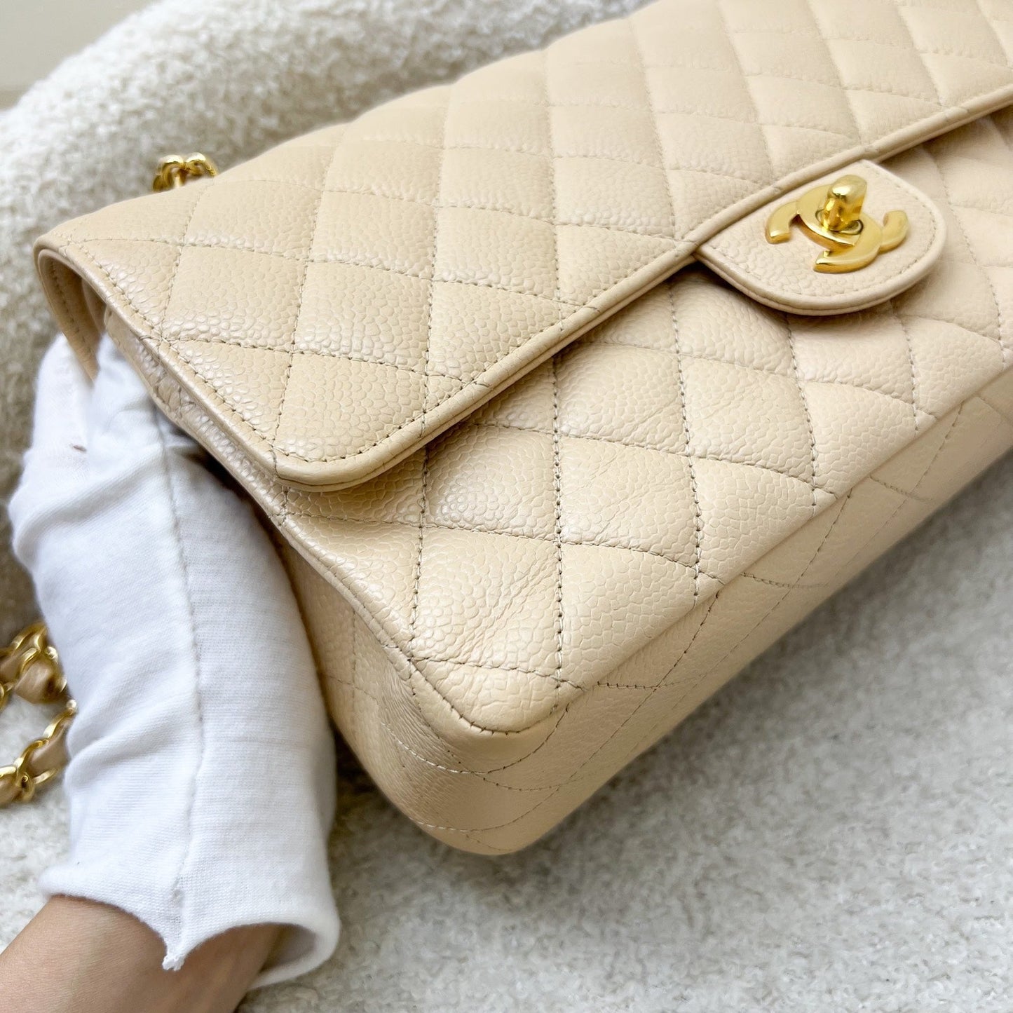 GLM-Medium Classic Flap CF in Beige Caviar and GHW