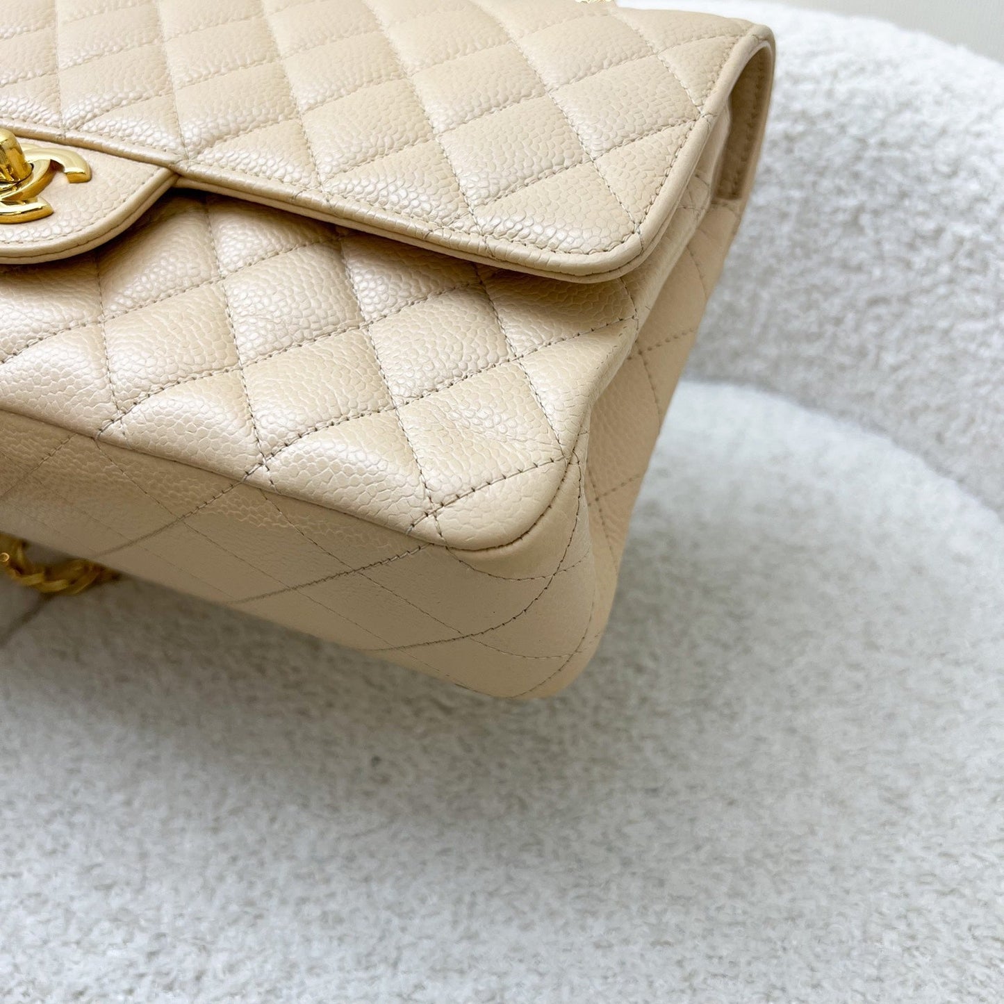 GLM-Medium Classic Flap CF in Beige Caviar and GHW