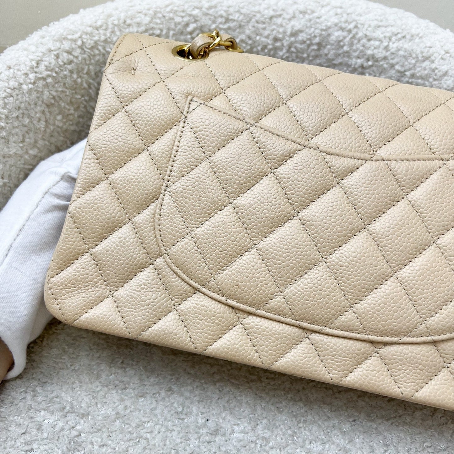GLM-Medium Classic Flap CF in Beige Caviar and GHW