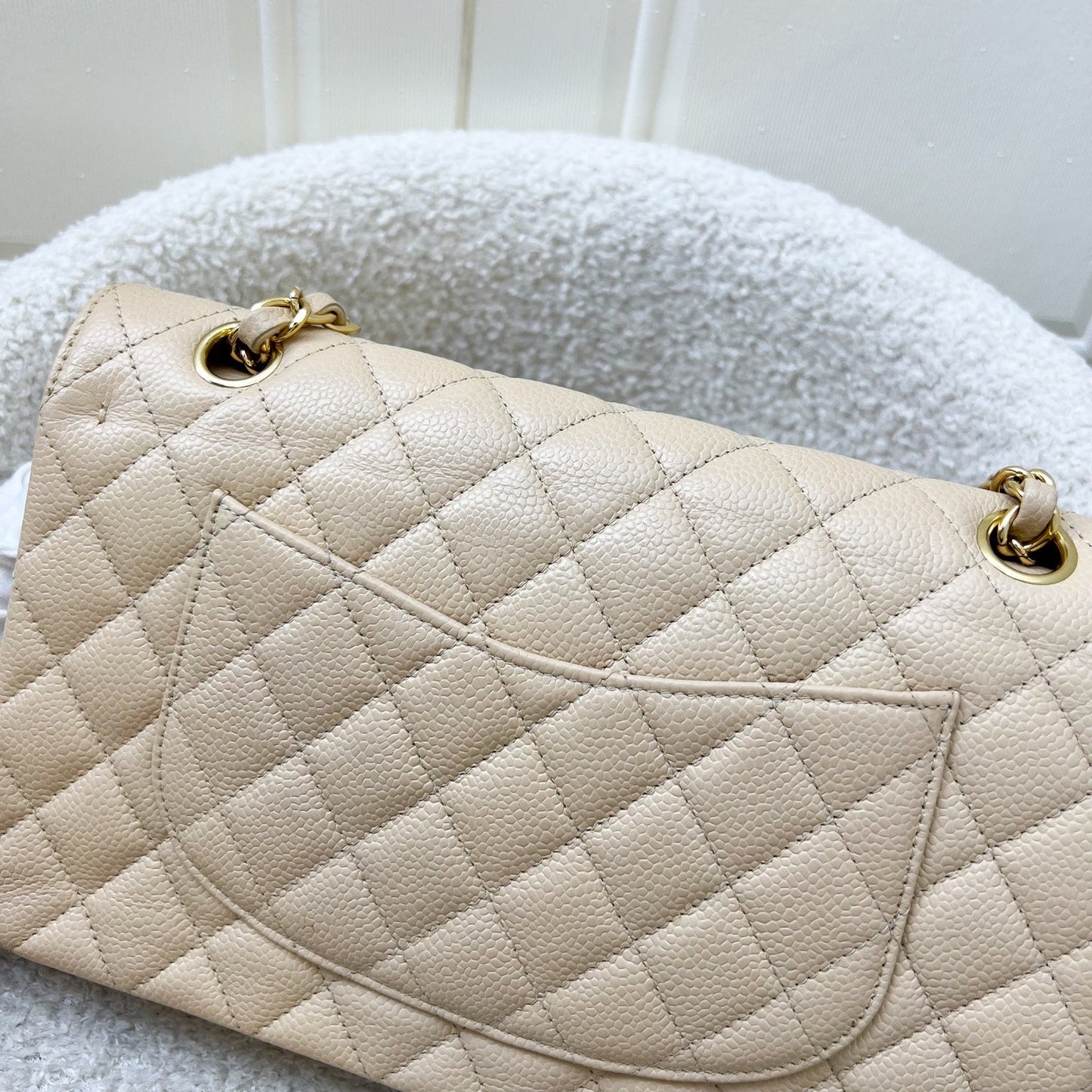 GLM-Medium Classic Flap CF in Beige Caviar and GHW