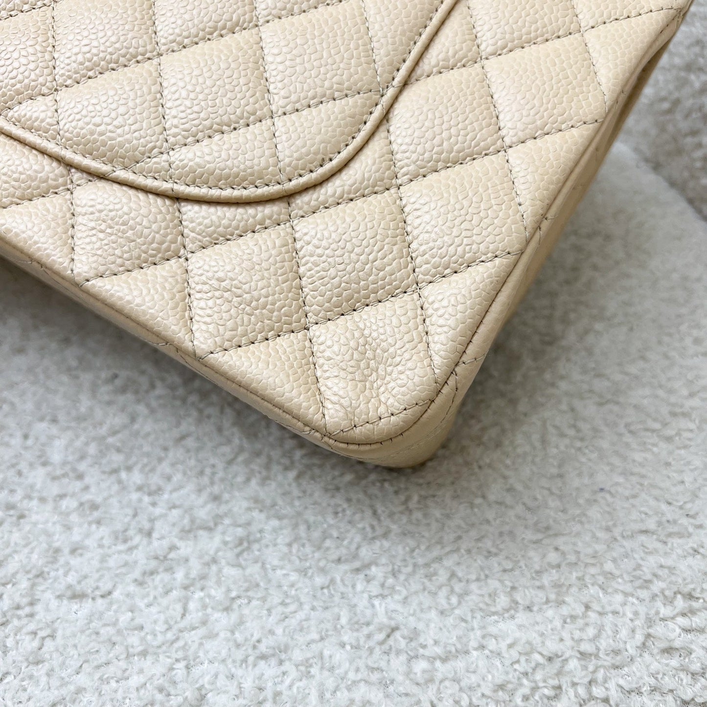 GLM-Medium Classic Flap CF in Beige Caviar and GHW