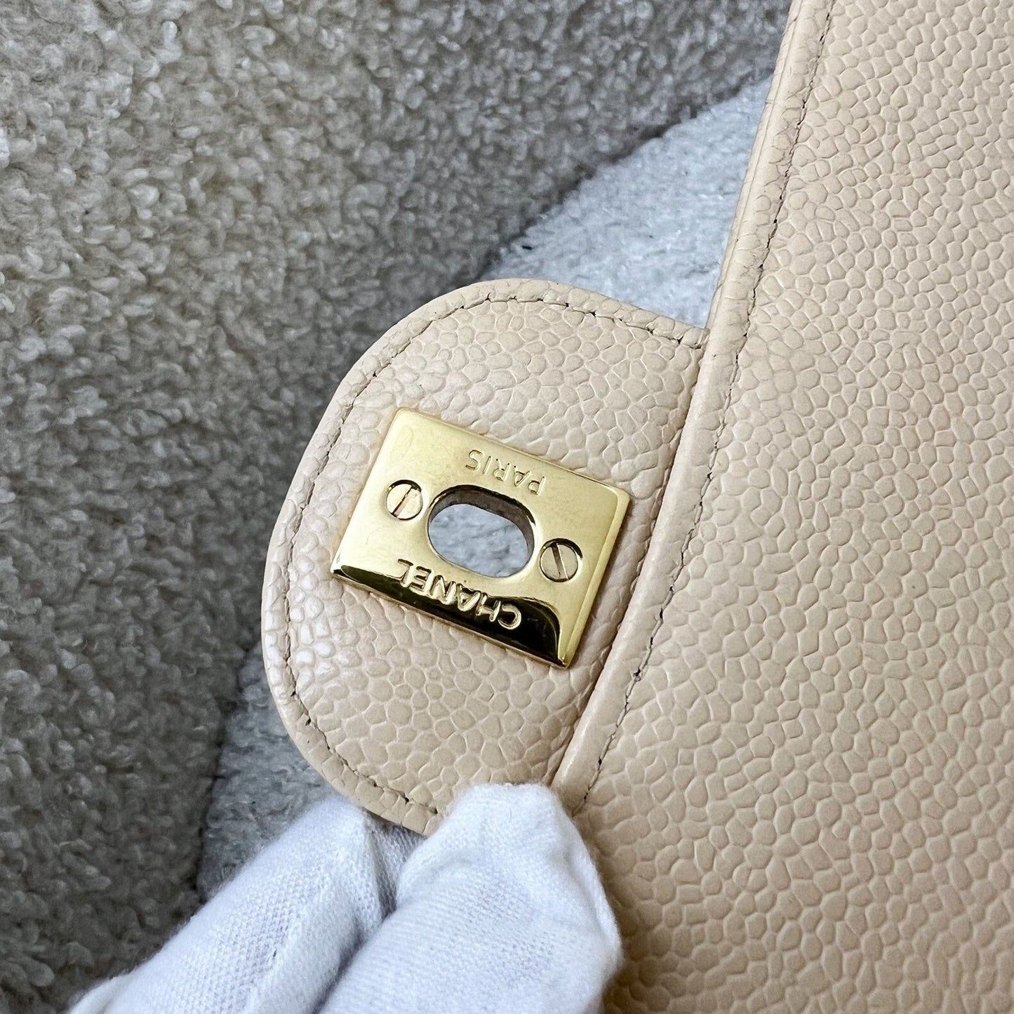 GLM-Medium Classic Flap CF in Beige Caviar and GHW