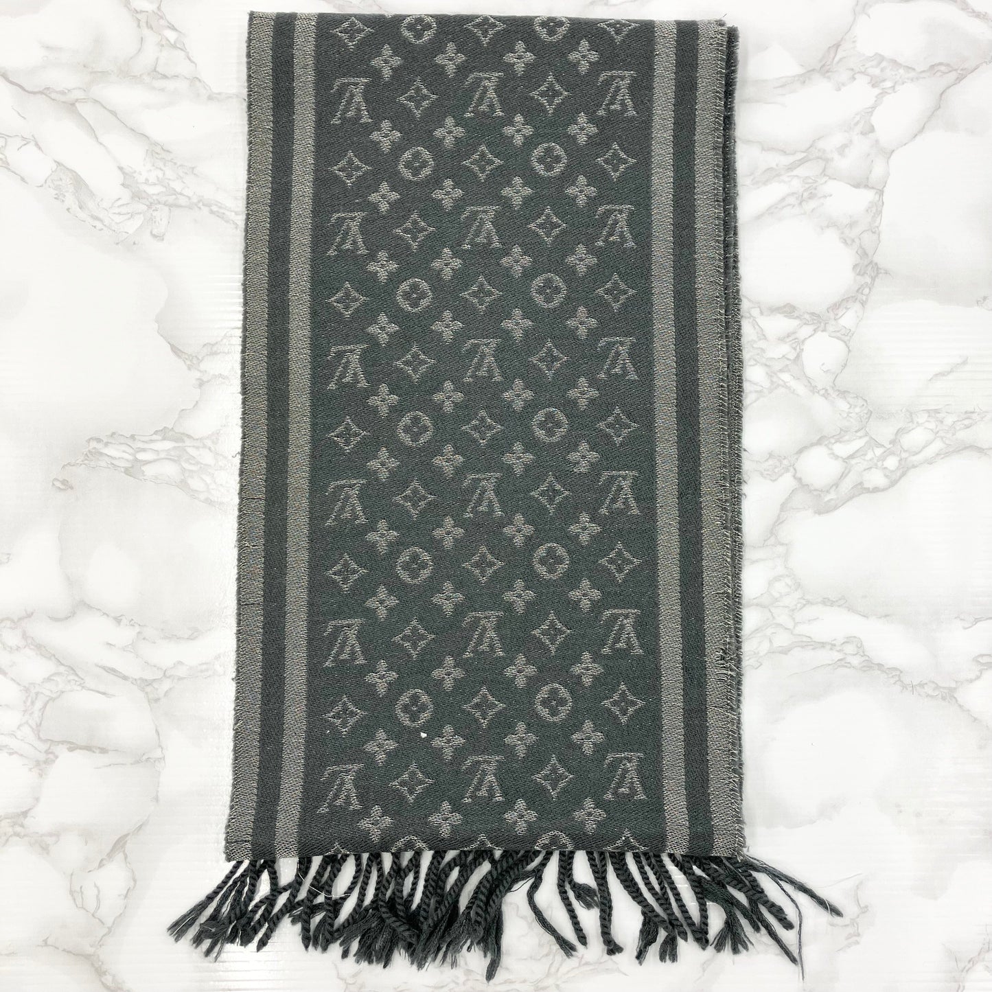 LOUIS VUITTON monogram muffler