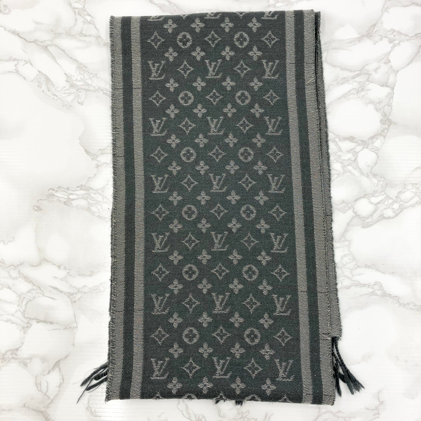 LOUIS VUITTON monogram muffler