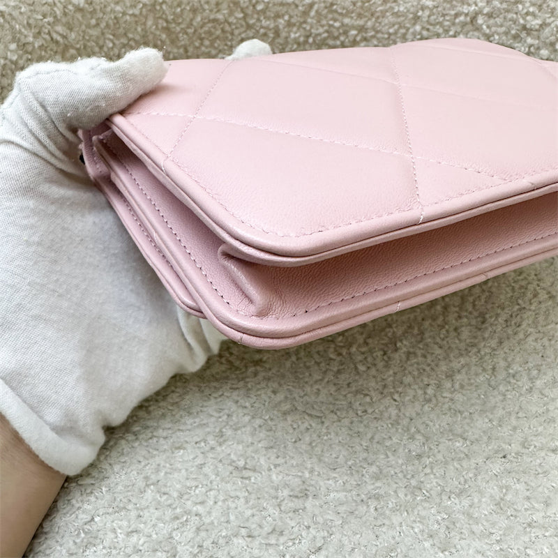 GLM-19 Wallet on Chain WOC in 22B Pink Lambskin and 3-Tone HW (Model: AP0957)