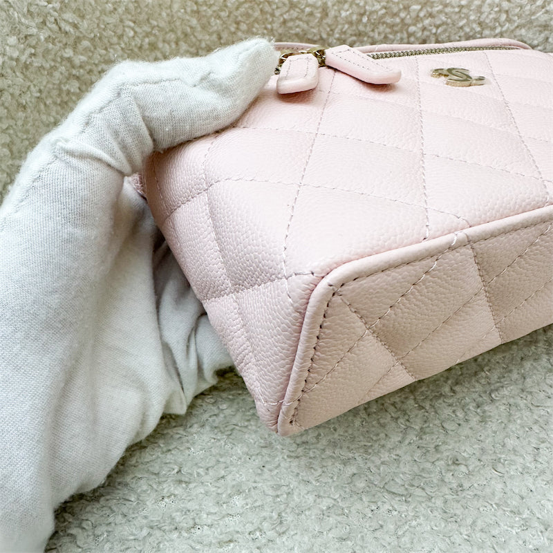 GLM-Vanity / Clutch with Chain (LP Style Bag) in 25S Light Pink Caviar and LGHW (Model: AP4385)