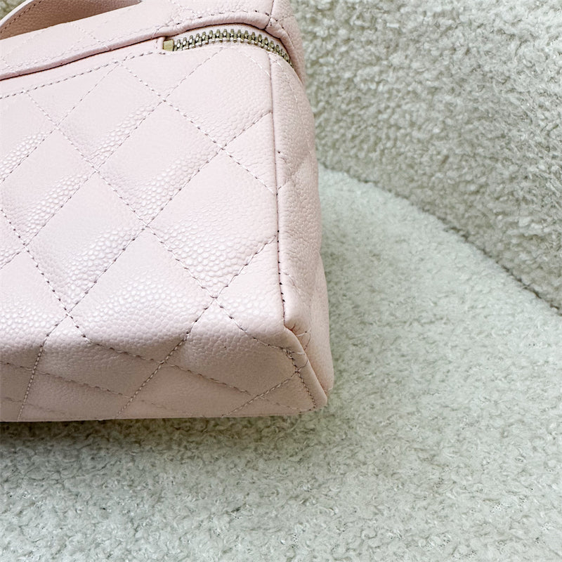 GLM-Vanity / Clutch with Chain (LP Style Bag) in 25S Light Pink Caviar and LGHW (Model: AP4385)