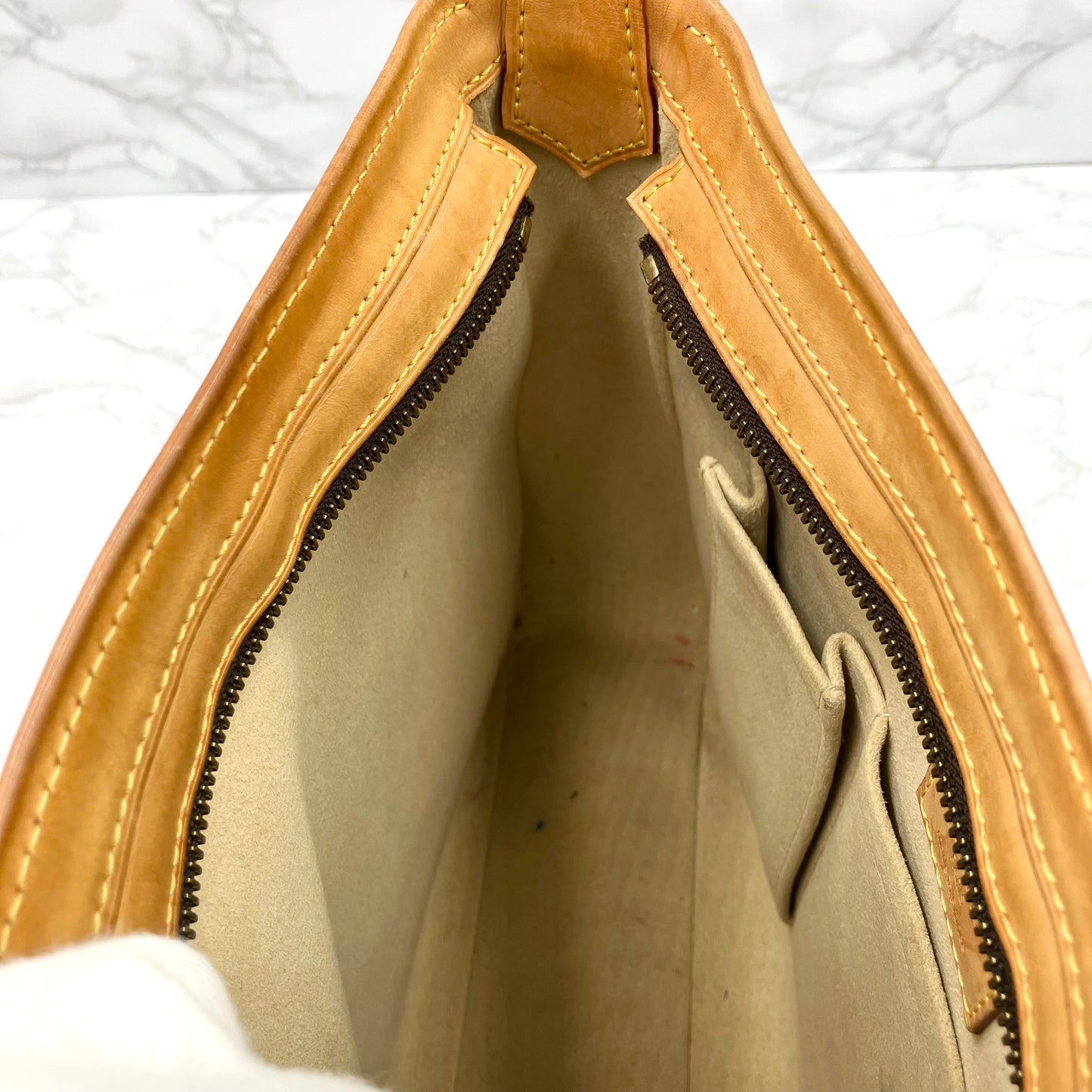 LOUIS VUITTON Monogram Hudson GM