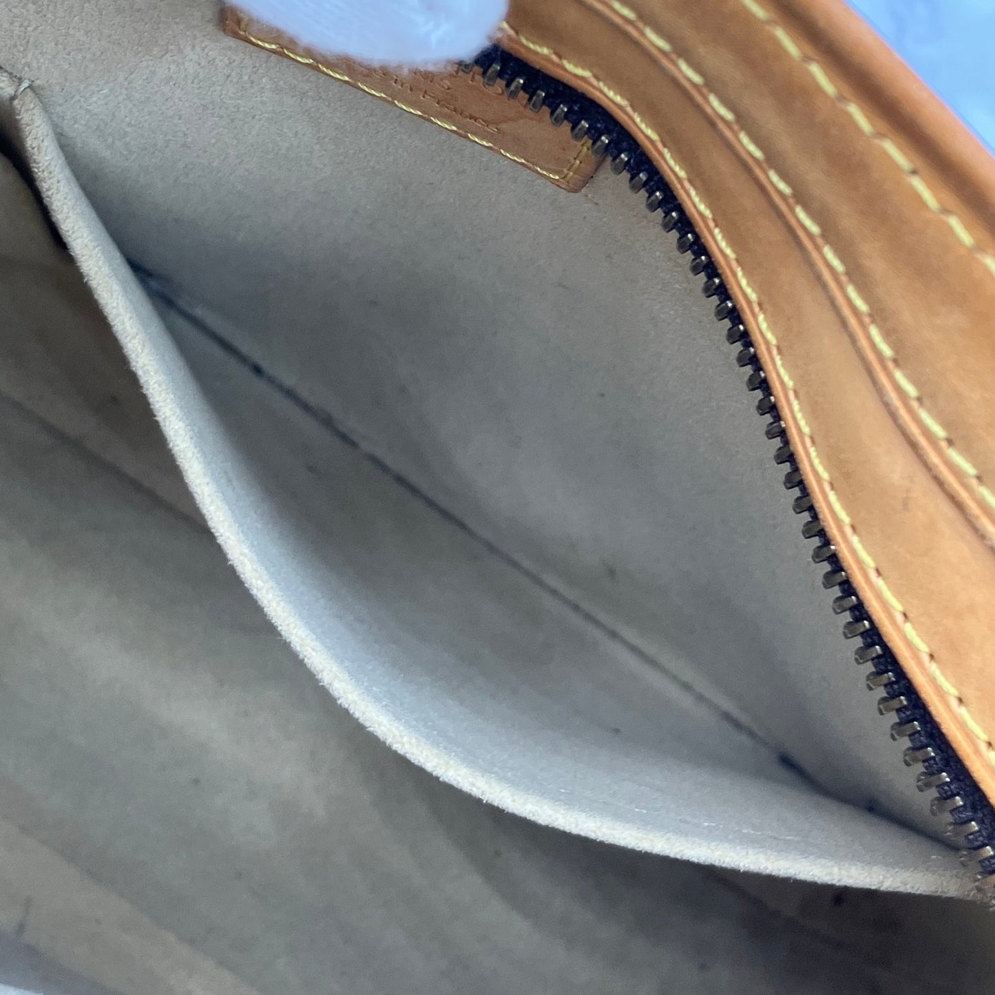 LOUIS VUITTON Monogram Hudson GM