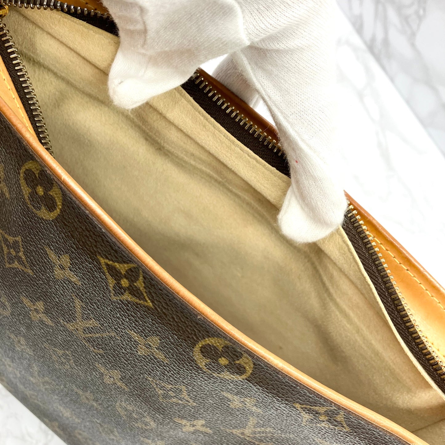 LOUIS VUITTON Monogram Hudson GM