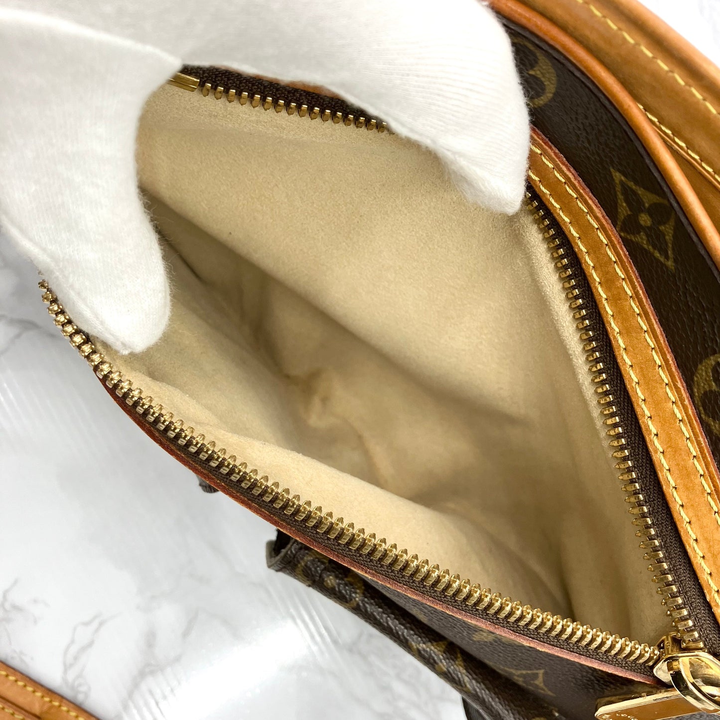 LOUIS VUITTON Monogram Hudson GM
