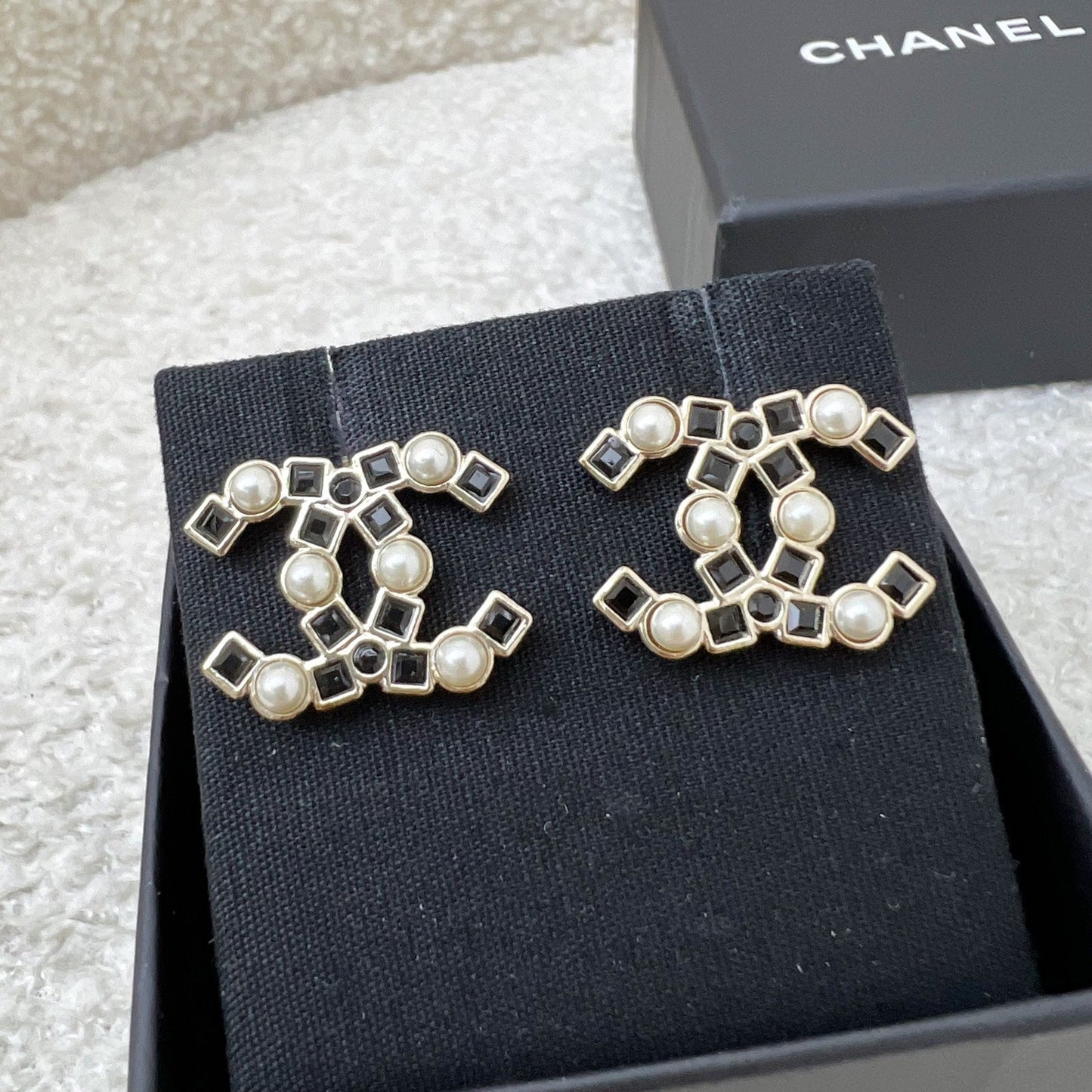 GLM-22P Medium GLM- Logo Earrings with Pearls in LGHW (Model: AB7879)