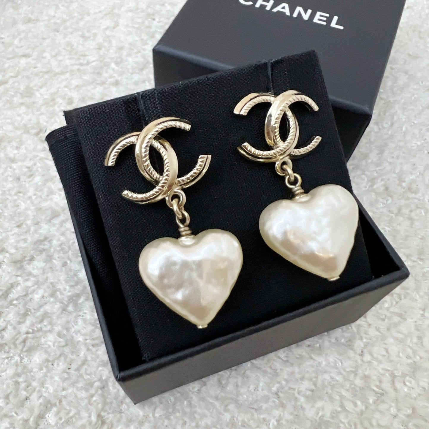 GLM-22C GLM- Logo with Heart Pearl Dangling Earring in LGHW (Model: AB7529)