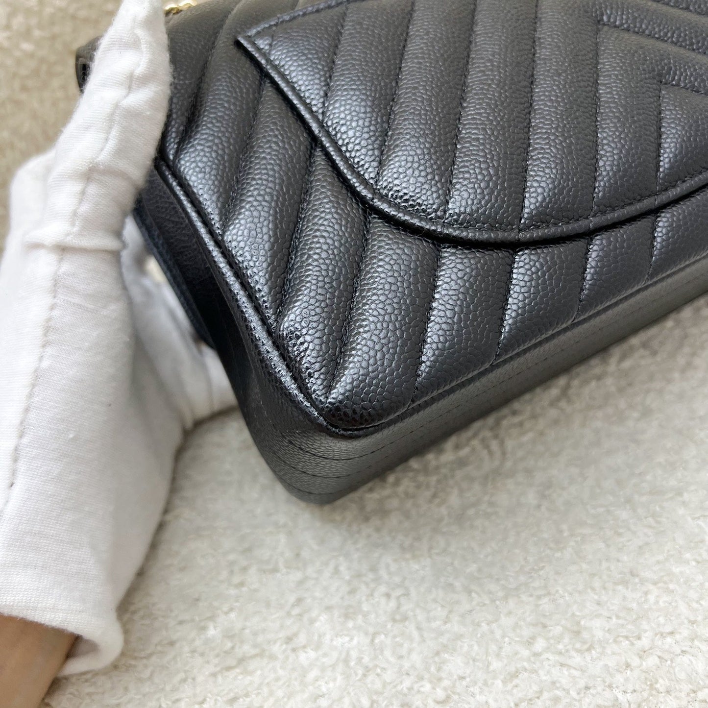 GLM-Small Classic Flap CF in Chevron Quilted Black Caviar and LGHW (Model: A01113)
