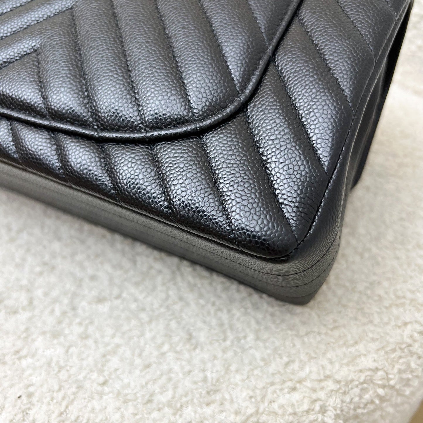 GLM-Small Classic Flap CF in Chevron Quilted Black Caviar and LGHW (Model: A01113)