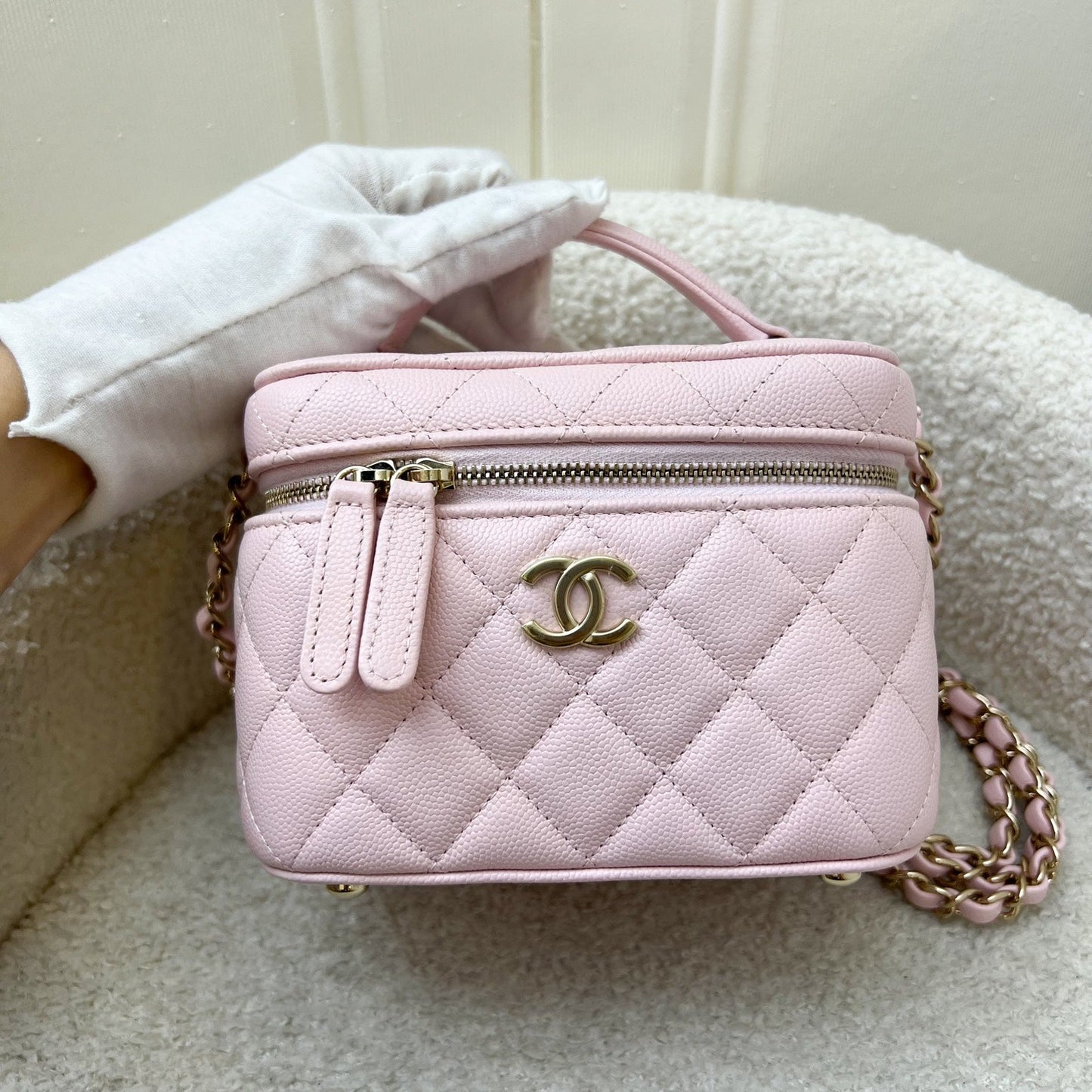 GLM-22S Top Handle Vanity Case with Chain in Pink Caviar LGHW (Model: AS3171)