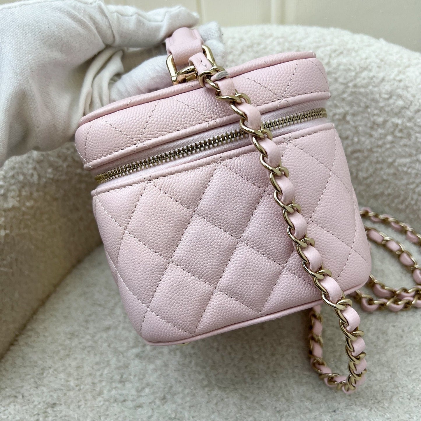GLM-22S Top Handle Vanity Case with Chain in Pink Caviar LGHW (Model: AS3171)
