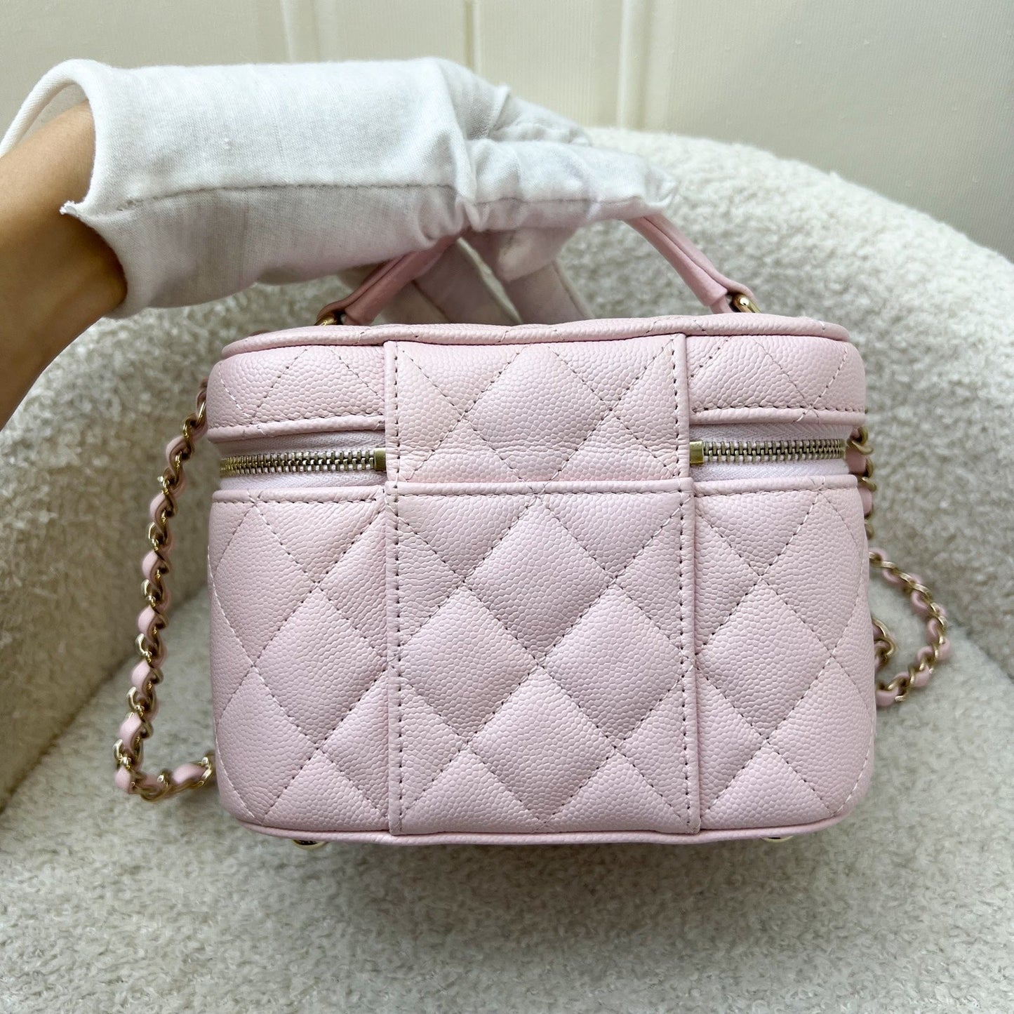 GLM-22S Top Handle Vanity Case with Chain in Pink Caviar LGHW (Model: AS3171)