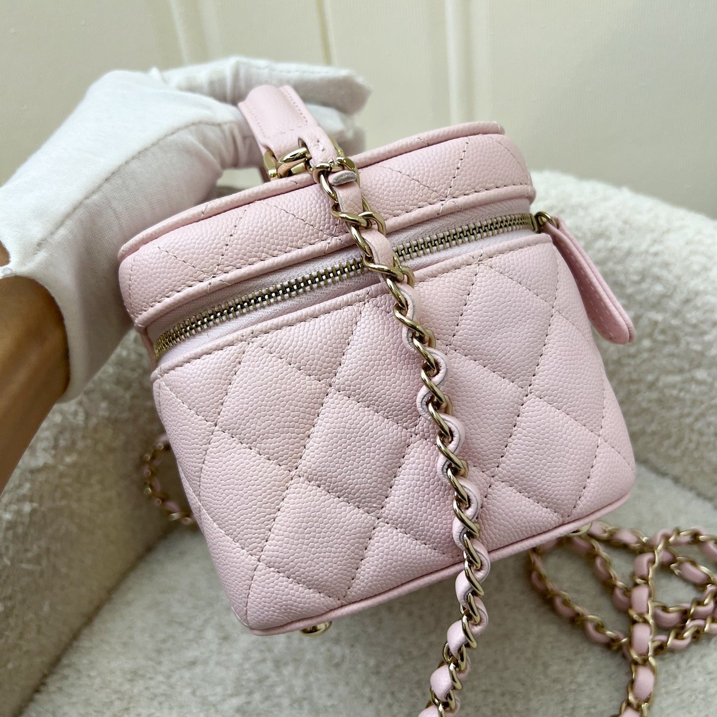 GLM-22S Top Handle Vanity Case with Chain in Pink Caviar LGHW (Model: AS3171)