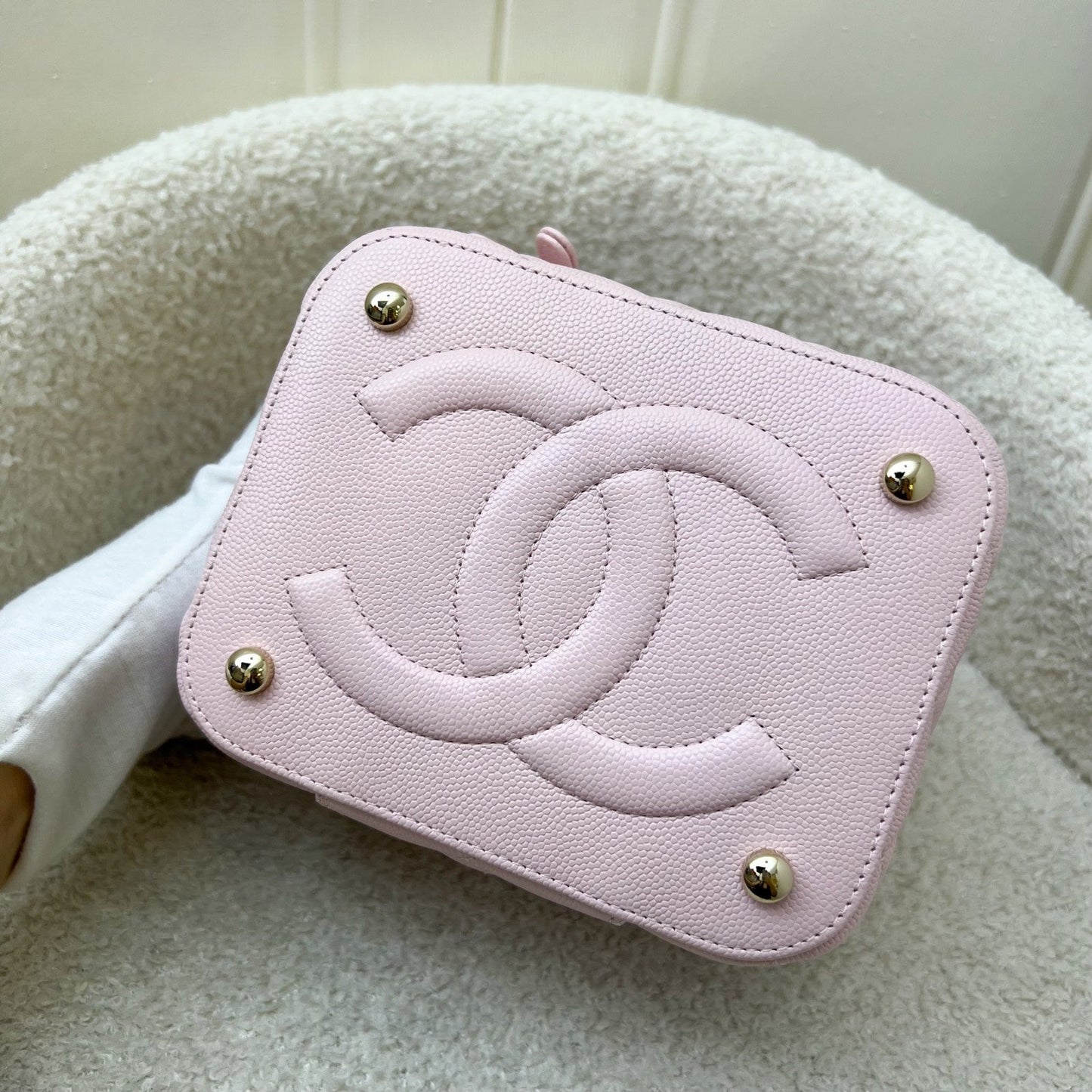 GLM-22S Top Handle Vanity Case with Chain in Pink Caviar LGHW (Model: AS3171)