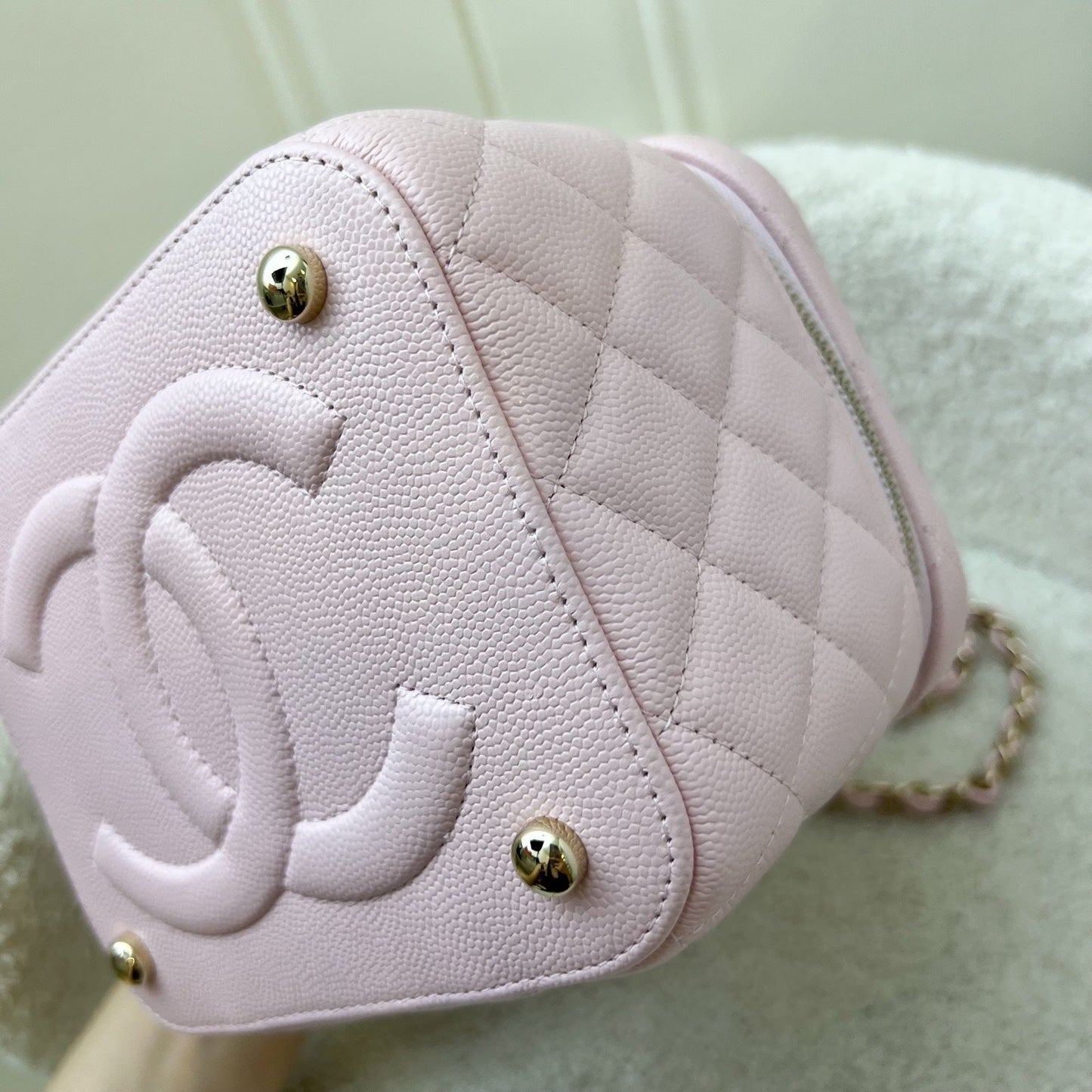 GLM-22S Top Handle Vanity Case with Chain in Pink Caviar LGHW (Model: AS3171)