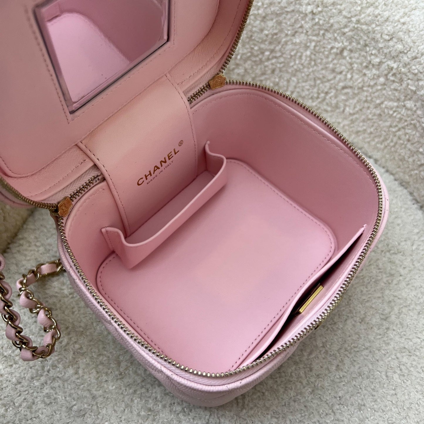 GLM-22S Top Handle Vanity Case with Chain in Pink Caviar LGHW (Model: AS3171)