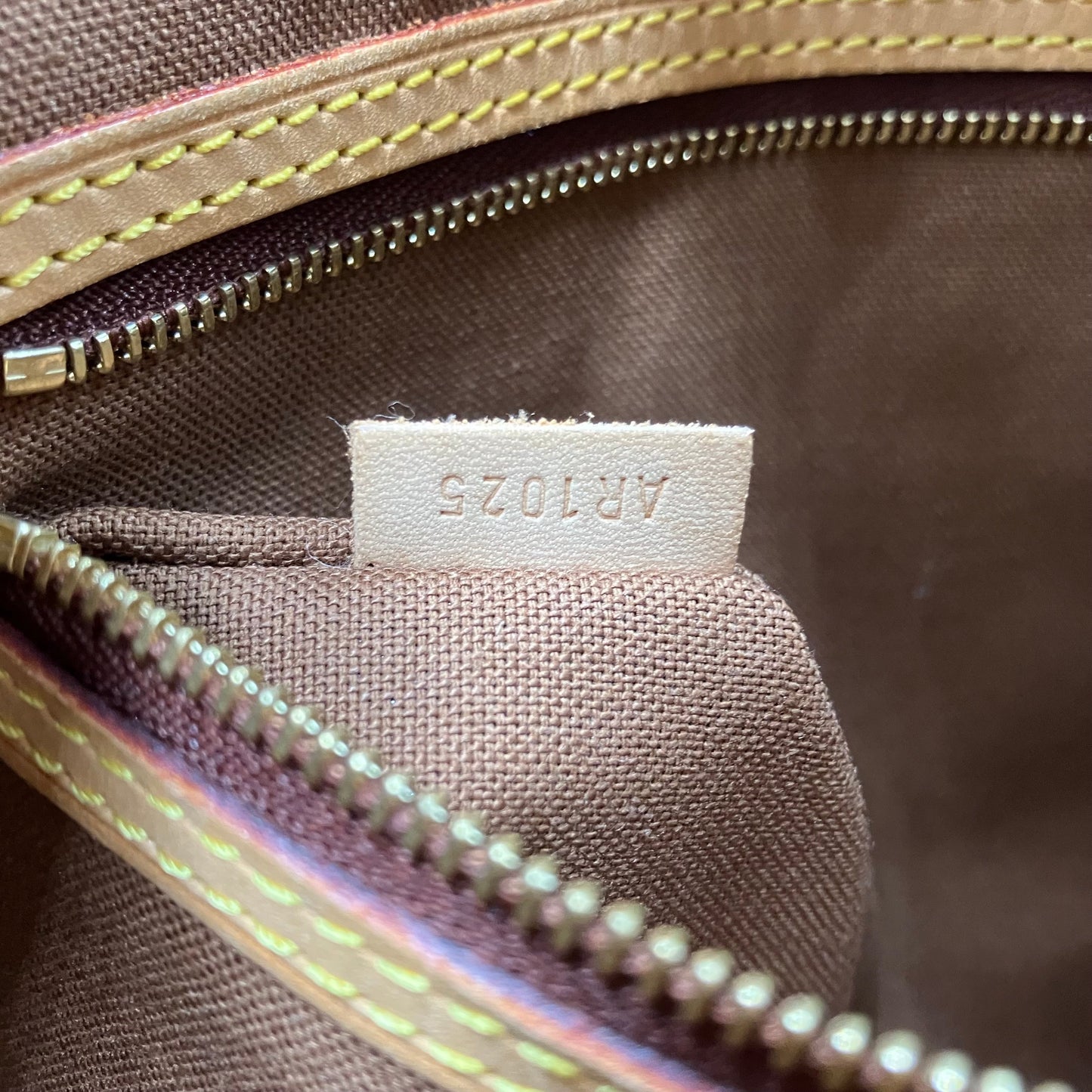 LOUIS VUITTON Monogram Batignolles Orizontal